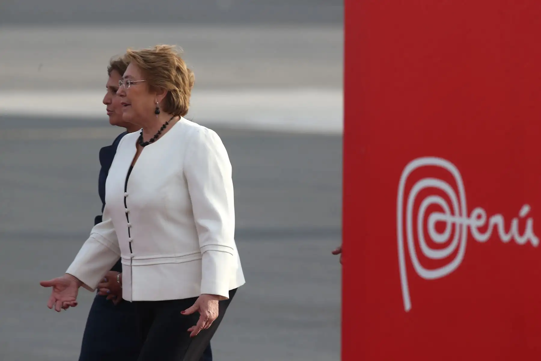 LIMA,PERÚ-NOVIEMBRE 18. Llegada del líder de la economía de Chile Michelle Bachelet al grupo 8 de la FAP.Foto: ANDINA/archivo.