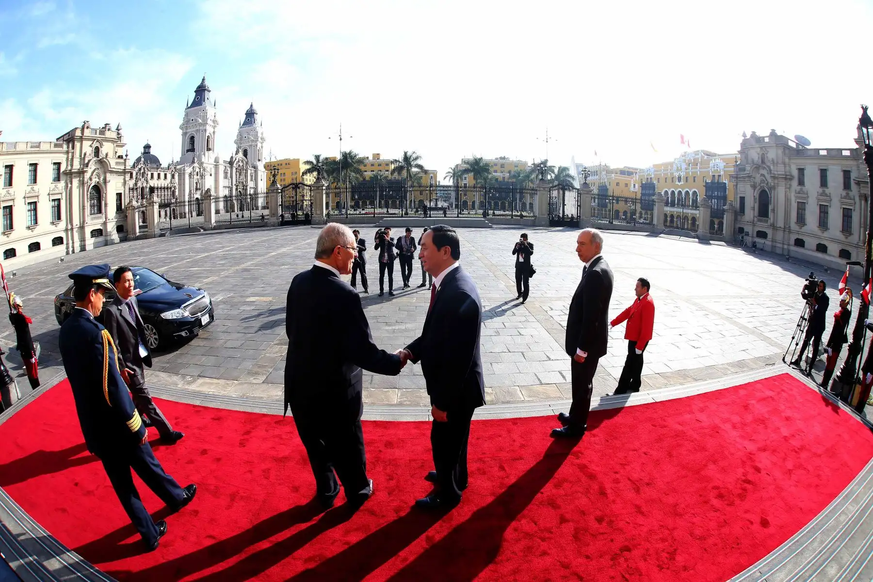 LIMA, PERÚ, 18 NOV.- El presidente del Perú, Pedro Pablo Kuczynski, y homólogo de Vietnam, Tran Dai Quang, presenciaron hoy la firma de tres acuerdos bilaterales. Foto: ANDINA/Prensa Presidencia