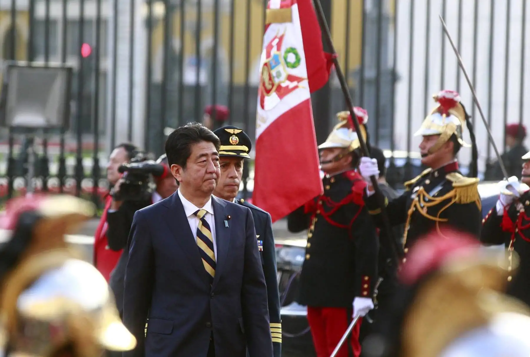 El presidente de la República, Pedro Pablo Kuczynski, se reúne con el primer ministro de Japón, Shinzo Abe, en Palacio de Gobierno. Foto: ANDINA/Jhony Laurente