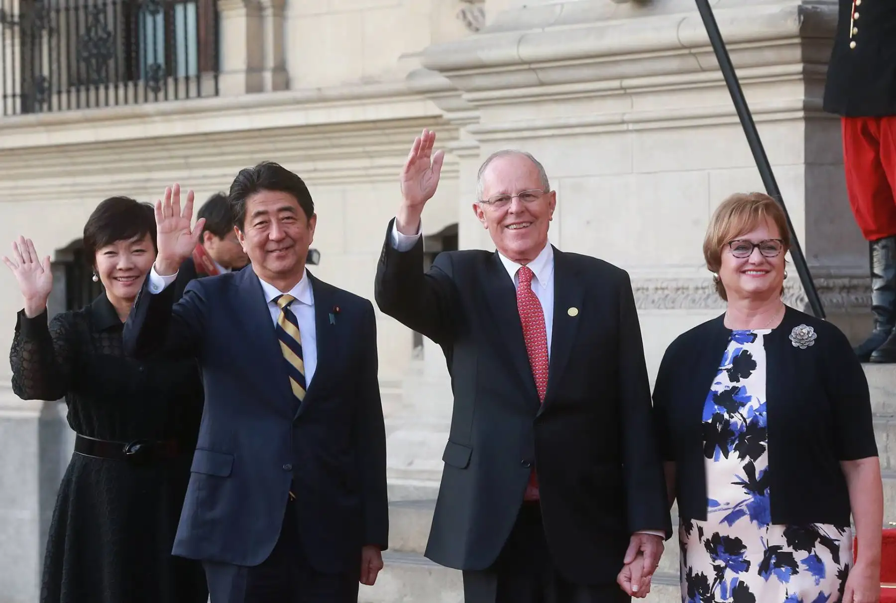 El Presidente de la República, Pedro Pablo Kuczynski, se reúne con el primer ministro de Japón, Shinzo Abe, en Palacio de Gobierno. Foto: ANDINA/Jhony Laurente.