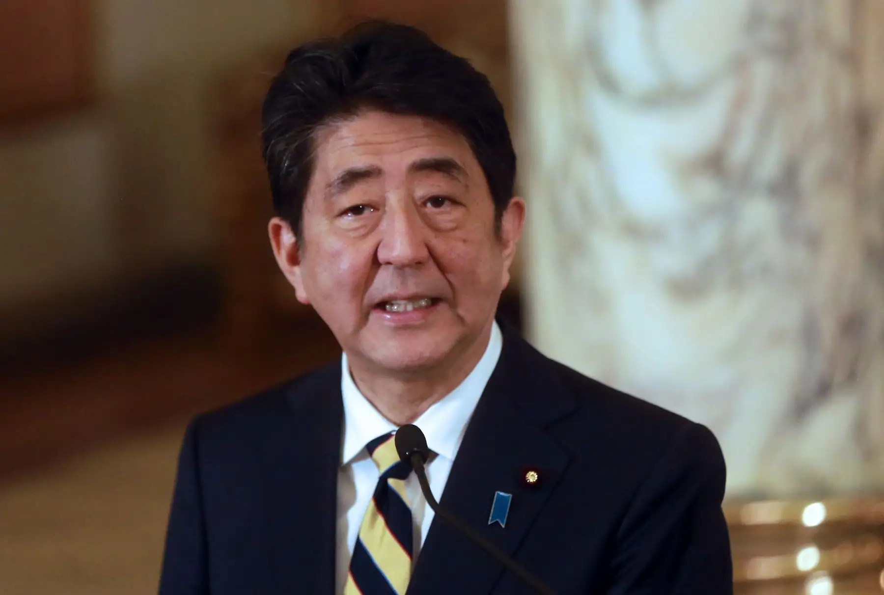 LIMA PERÚ, NOVIEMBRE 18. El presidente de la República, Pedro Pablo Kuczynski, y el Primer ministro de Japón, Shinzo Abe, participanr en la firma de acuerdos bilaterales en  el Salón Dorado de Palacio de Gobierno. Foto: ANDINA/Jhony Laurente