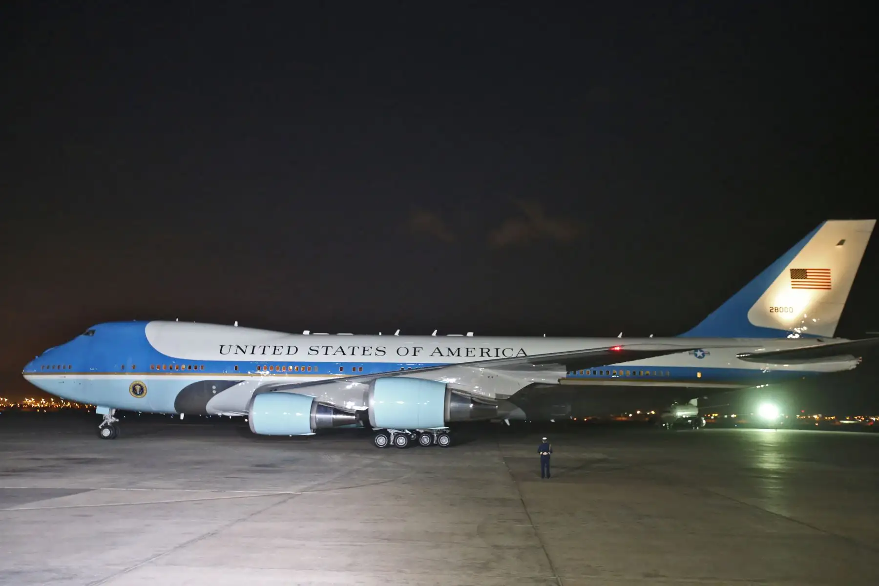 LIMA,PERÚ-NOVIEMBRE 18. Llegada del líder de la economía de Estados Unidos Barak Obama al grupo 8 de la FAP.Foto: ANDINA/archivo.