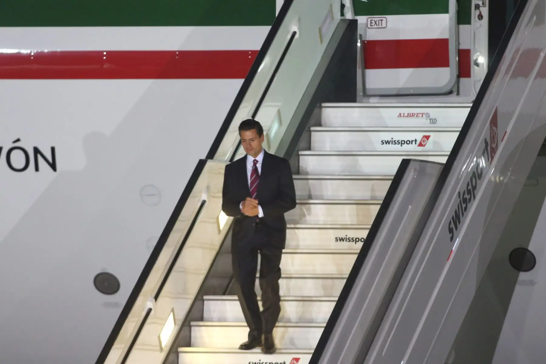 LIMA,PERÚ-NOVIEMBRE 18. Llegada del líder de la economía de México Enrique Peña Nieto al grupo 8 de la FAP.Foto: ANDINA/archivo.