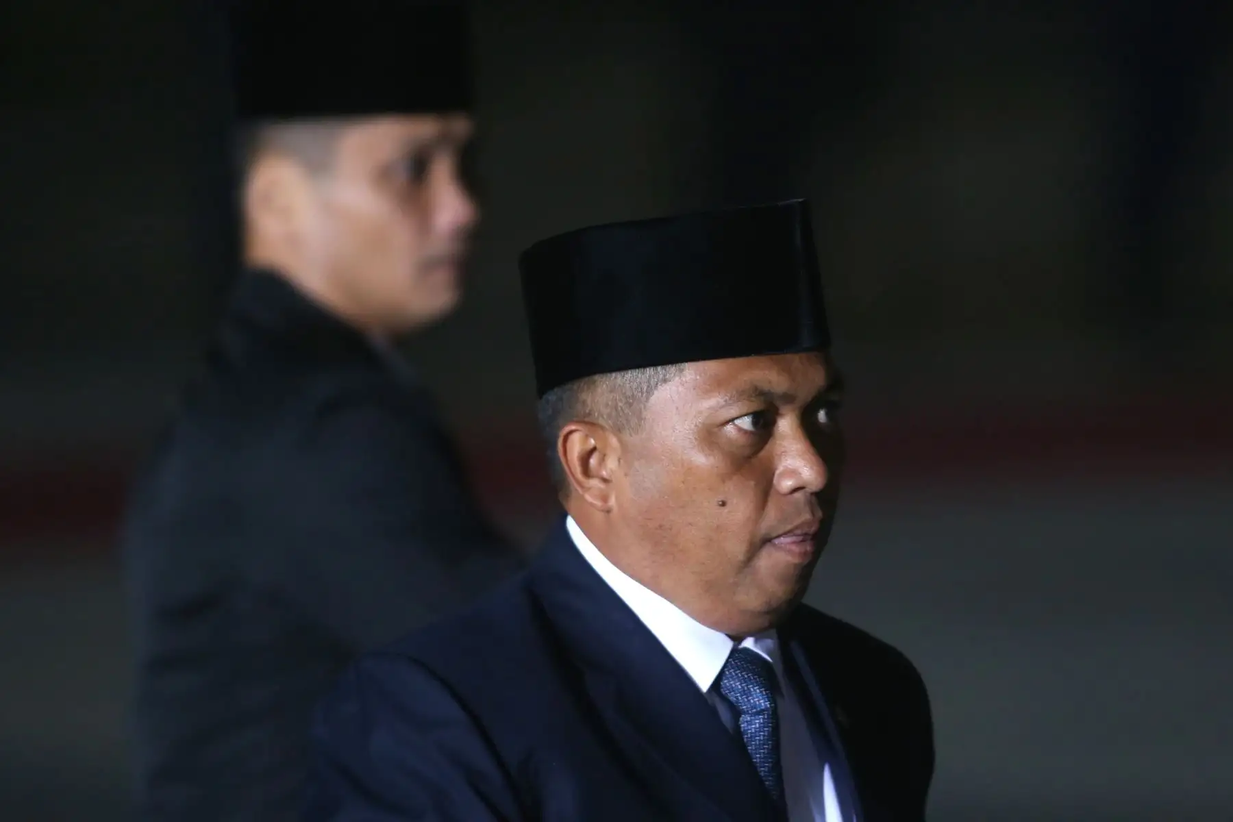 LIMA,PERÚ-NOVIEMBRE 18. Llegada del líder de la economía de Brunei Haji Hassanal Bolkiah al grupo 8 de la FAP.Foto: ANDINA/archivo.