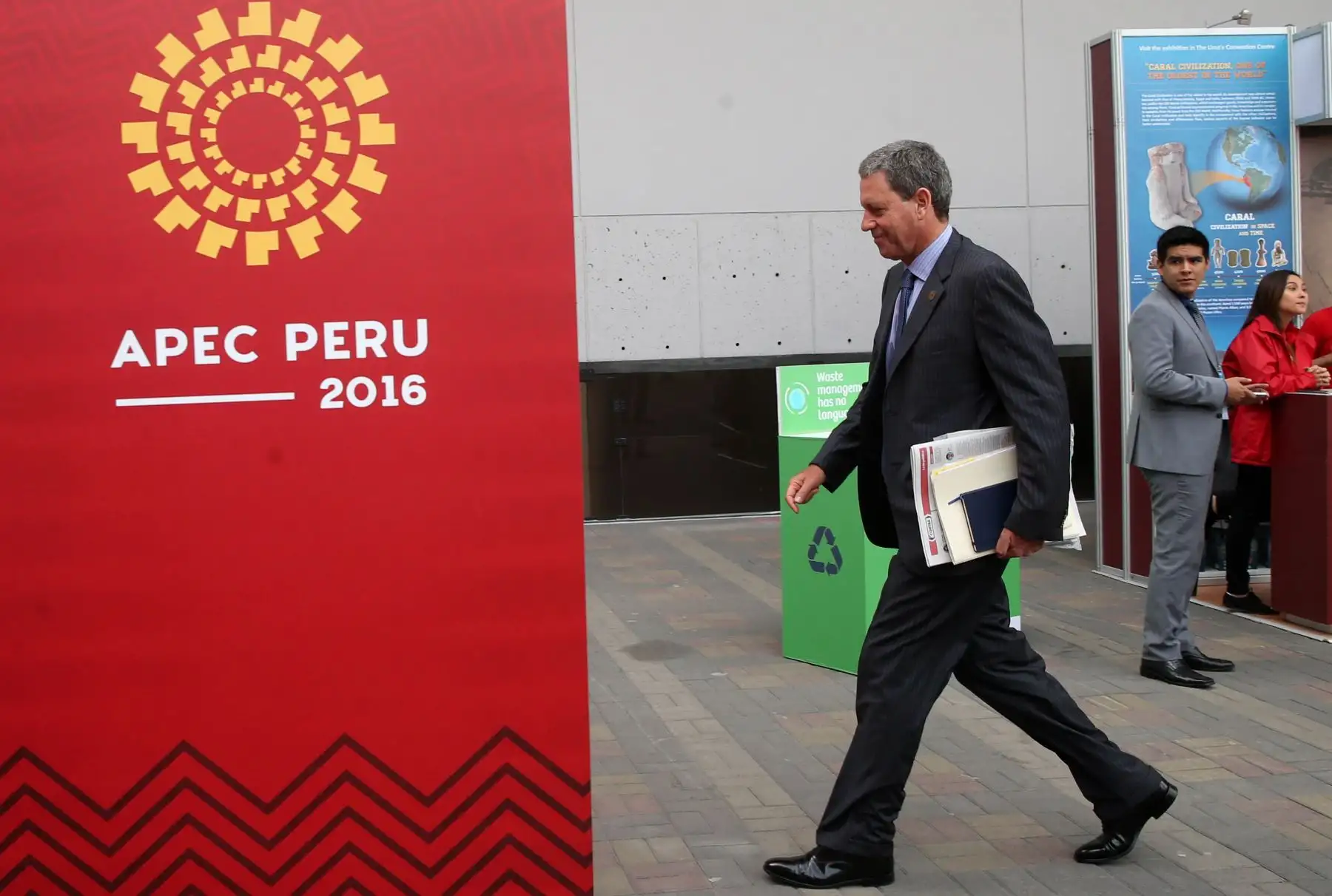 LIMA PERÚ, NOVIEMBRE 19. Ministro de Economia, Alfredo Thorne a su llegada a la sede del APEC 2016. Foto: ANDINA/Vidal Tarqui