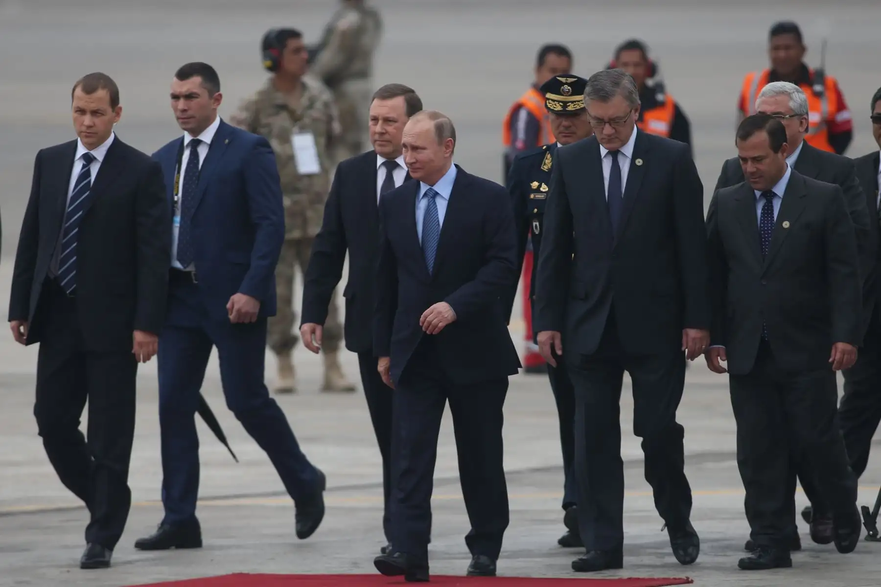 LIMA,PERÚ-NOVIEMBRE 18. Llegada del líder de la economía de  Rusia Vladimir Putin al grupo 8 de la FAP.Foto: ANDINA/archivo