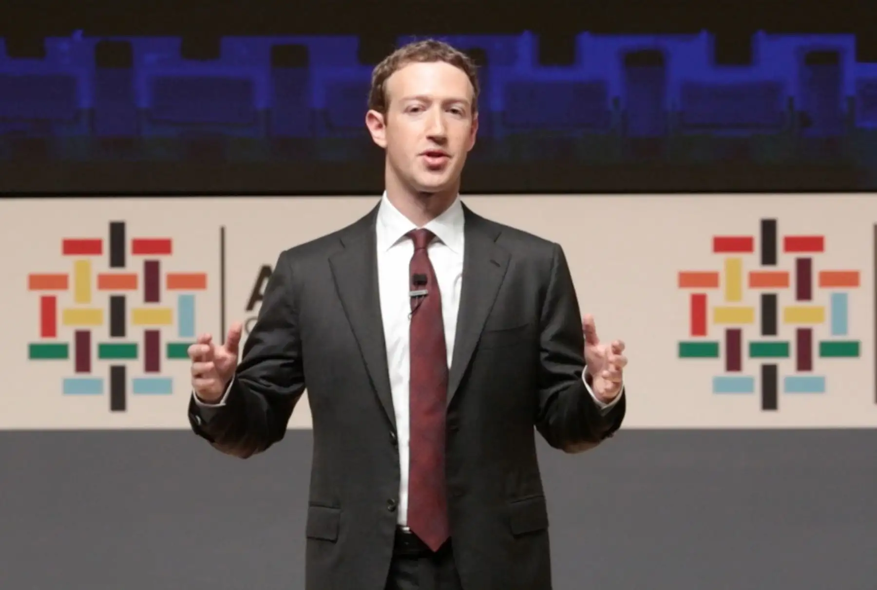 Exposición de Mark Zuckerberg, creador de Facebook, en Lima. Foto: ANDINA/Carlos Lezama.