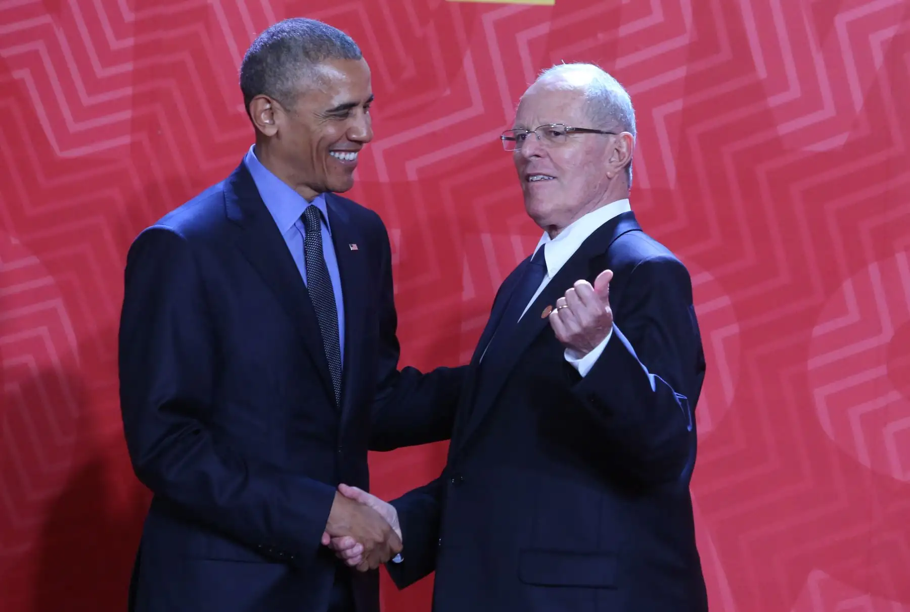 LIMA PERÚ, NOVIEMBRE 19. Presidente Pedro Pablo Kuczynski da la bienvenida al Presidente de Estados Unidos, Barak Obama a la Cumbre APEC 2016. Foto: ANDINA/Melina Mejía