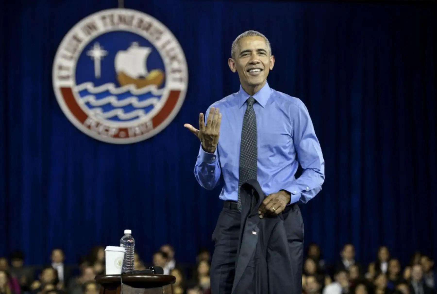 Obama exhorta a jóvenes a prepararse para encontrar soluciones a problemas más urgentes