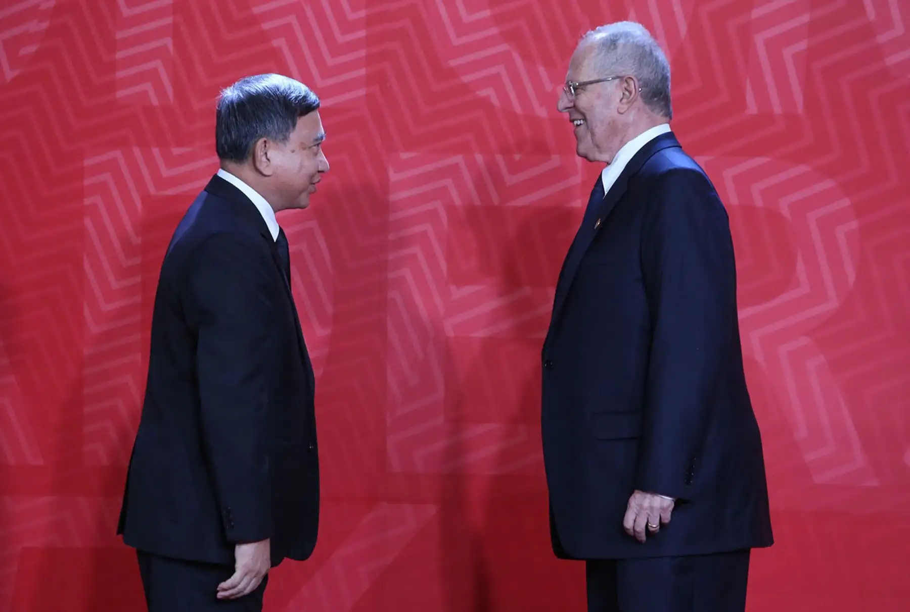 LIMA PERÚ, NOVIEMBRE 19. Presidente Pedro Pablo Kuczynski da la bienvenida al Lider de Tailandia, Prajin Jun Tong a la Cumbre APEC 2016. Foto: ANDINA/Melina Mejía
