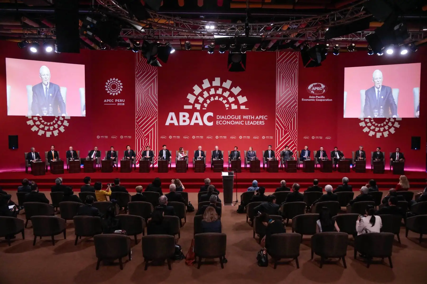 LIMA PERÚ, NOVIEMBRE 19. Presidente Pedro Pablo Kuczynski se reúne con los líderes en el Foro APEC 2016. Foto: ANDINA/ Carlos Lezama