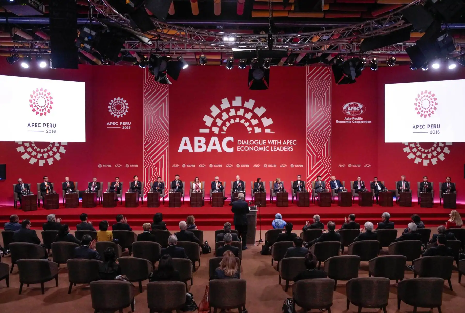 LIMA PERÚ, NOVIEMBRE 19. Presidente Pedro Pablo Kuczynski se reúne con los líderes en el Foro APEC 2016. Foto: ANDINA/ Carlos Lezama