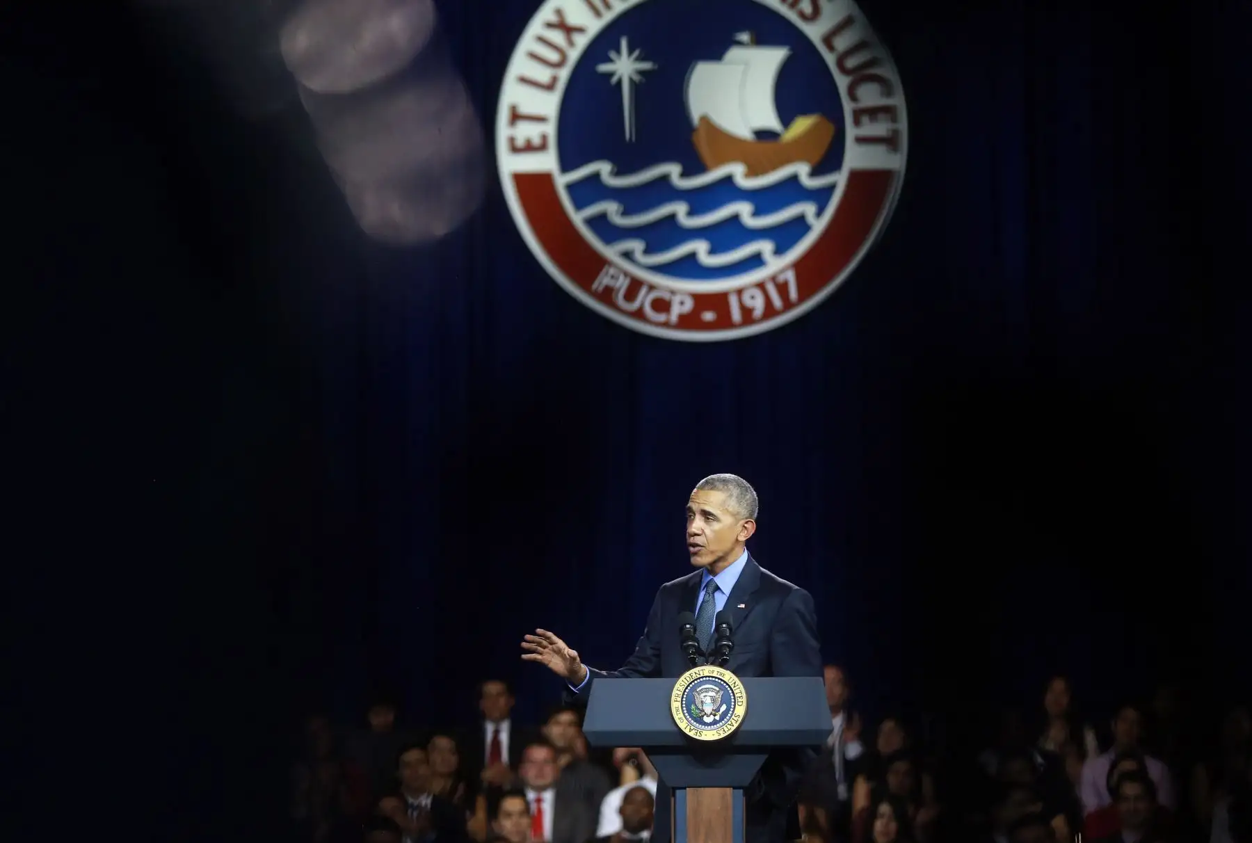 LIMA PERÚ, NOVIEMBRE 19. El presidente de Estados Unidos, Barack Obama, exhortó hoy a los jóvenes de las Américas a seguir trabajando. Foto: ANDINA/ Jhony Laurente