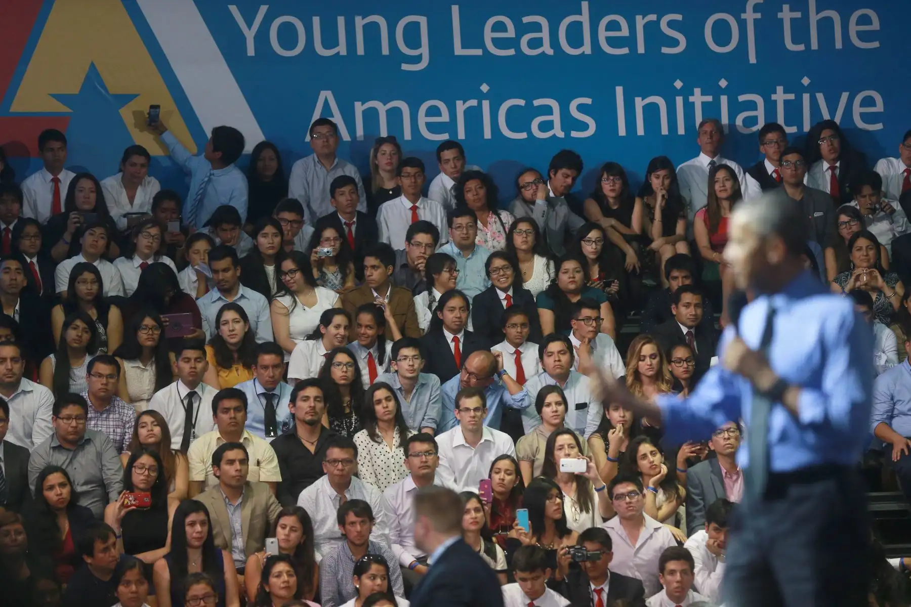 LIMA PERÚ, NOVIEMBRE 19. El presidente de Estados Unidos, Barack Obama, exhortó hoy a los jóvenes de las Américas a seguir trabajando. Foto: ANDINA/Jhony Laurente.