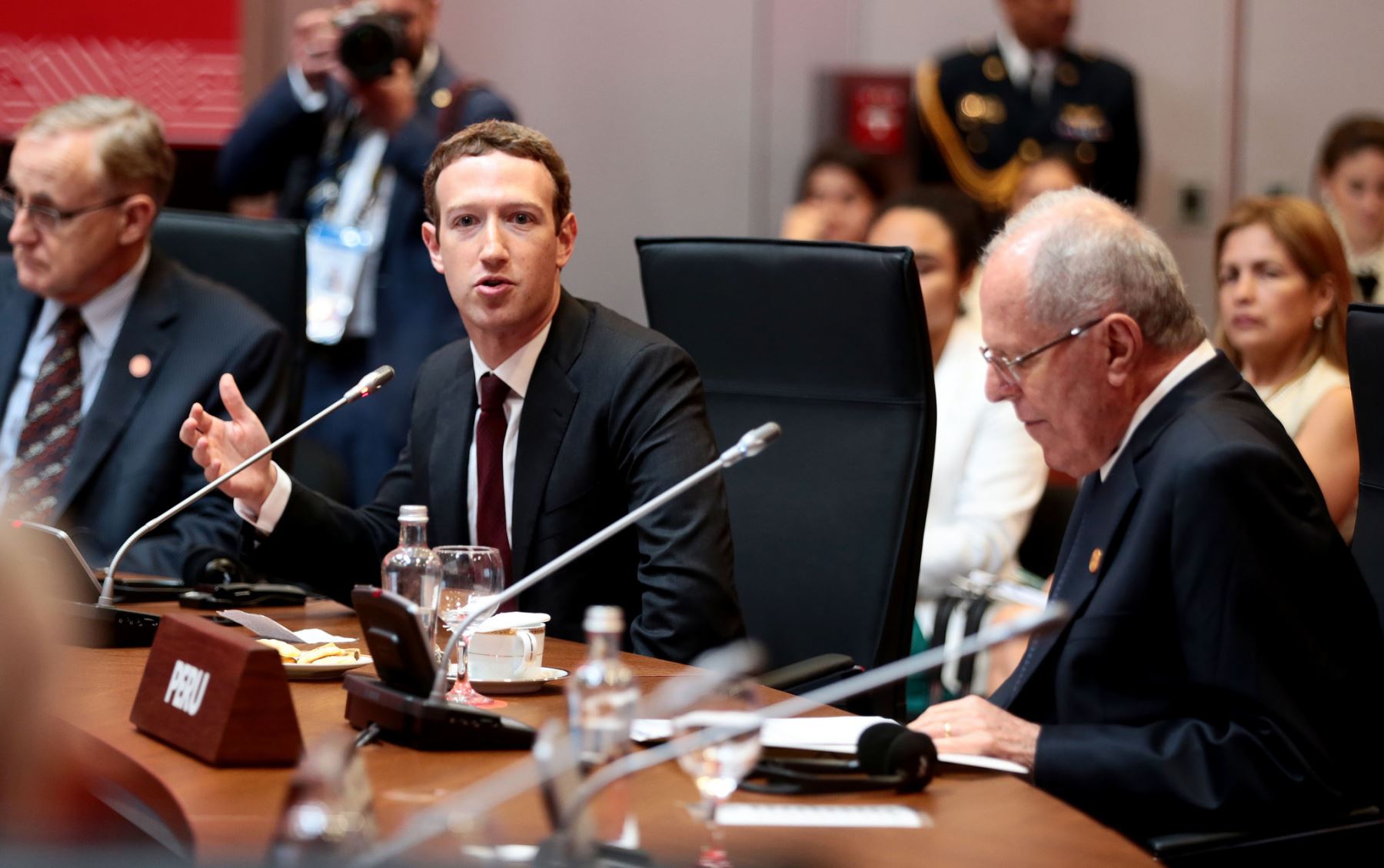 El presidente Pedro Pablo Kuczynski participó en el encuentro del fundador de Facebook, Mark Zuckerberg, con los líderes de APEC.