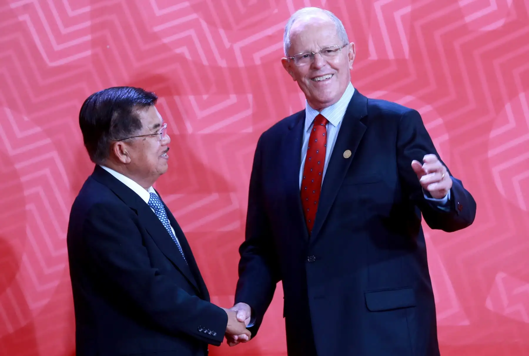 LIMA,PERÚ-NOVIEMBRE 20. APEC 2016. Presidente peruano Pedro Pablo Kuczynski recibe al vicepresidente de Indonesia, Jusuf Kalla, en el Centro de Convenciones de Lima. Foto : ANDINA/Norman Cordova
