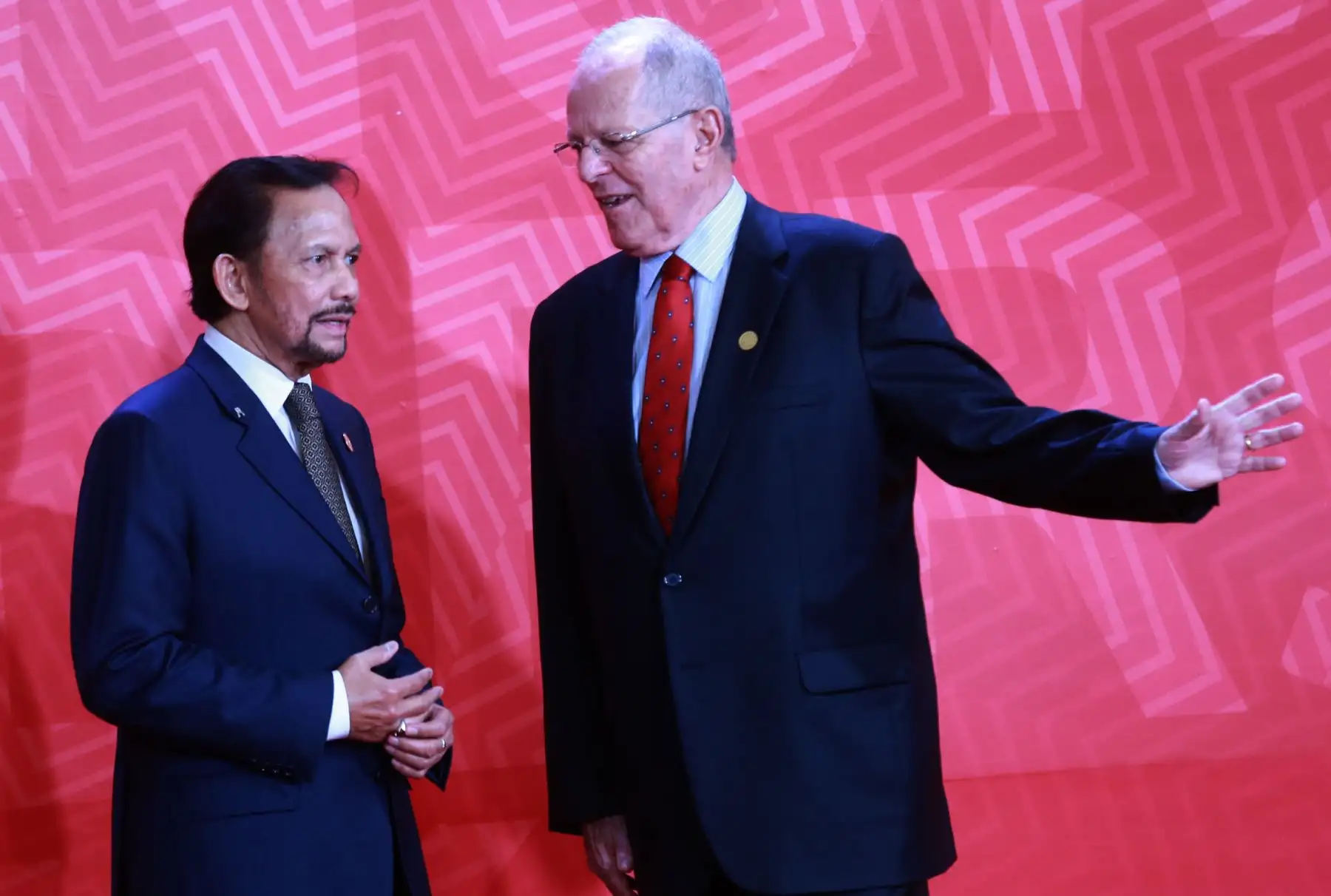 LIMA,PERÚ-NOVIEMBRE 20. APEC 2016. Presidente Kuczynski recibió al sultán de Brunei Darussalam, Haji Hassanal Bolkiah, en el Centro de Convenciones de Lima. Foto : ANDINA/Norman Cordova