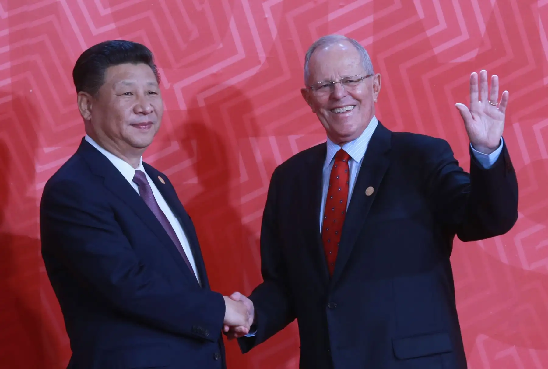 LIMA,PERÚ-NOVIEMBRE 20. APEC 2016. Presidente peruano Pedro Pablo Kuczynski recibe a su homólogo de China, Xi jinping, en la Cumbre APEC 2016, en el Centro de Convenciones de Lima. Foto : ANDINA/Norman Cordova