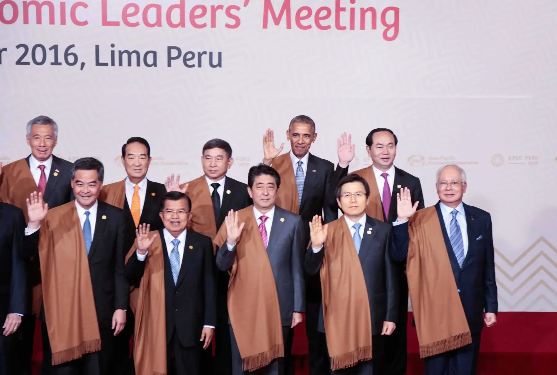 LIMA,PERÚ-NOVIEMBRE 20.Los líderes de las 21 Economías del Foro de Cooperación Económica Asia Pacífico se tomaron esta mañana la fotografía oficial de la reunión Cumbre que se realiza en Lima. Foto: ANDINA/ Carlos Lezama