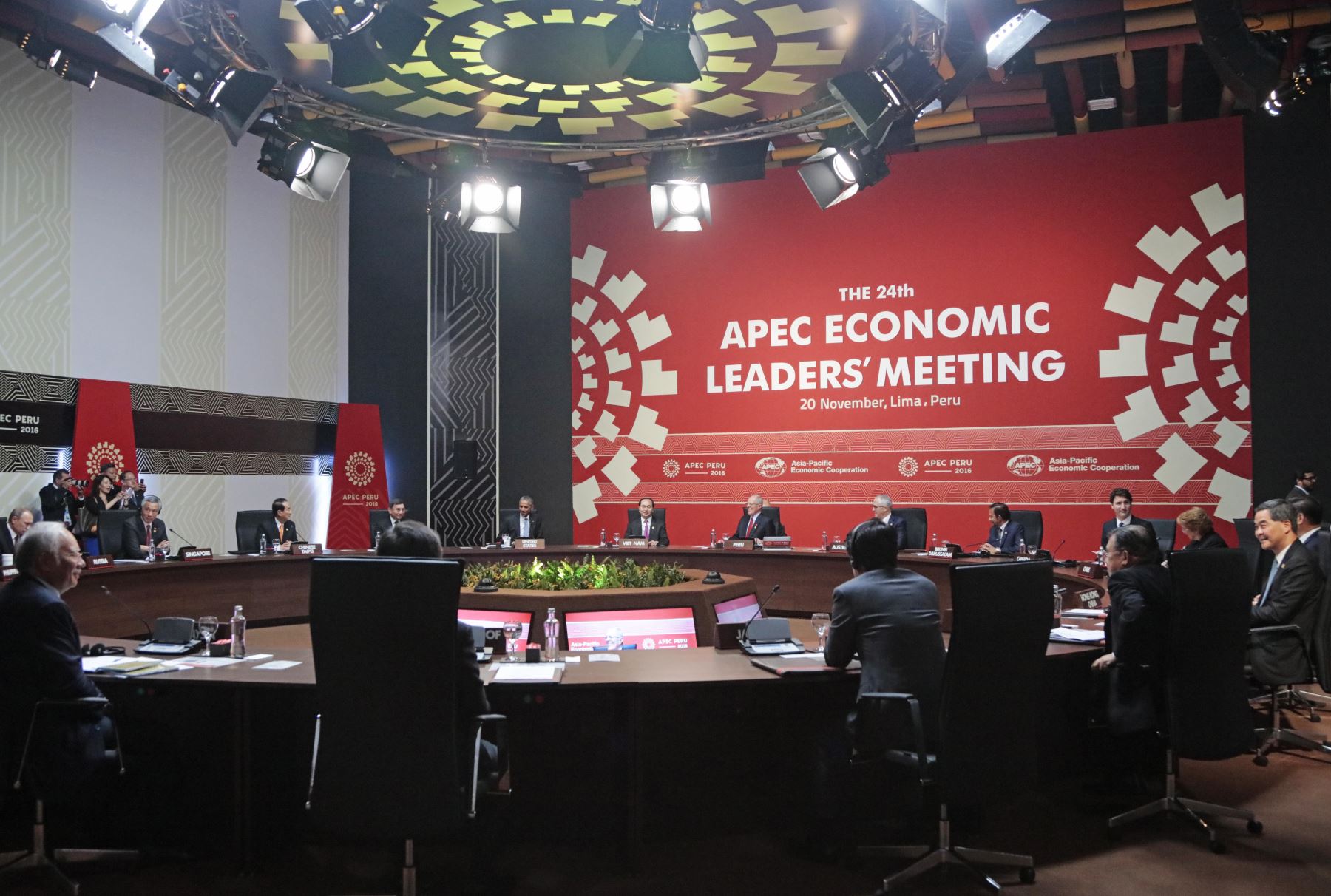 APEC alienta a todas las economías a implementar acciones contra la corrupción.