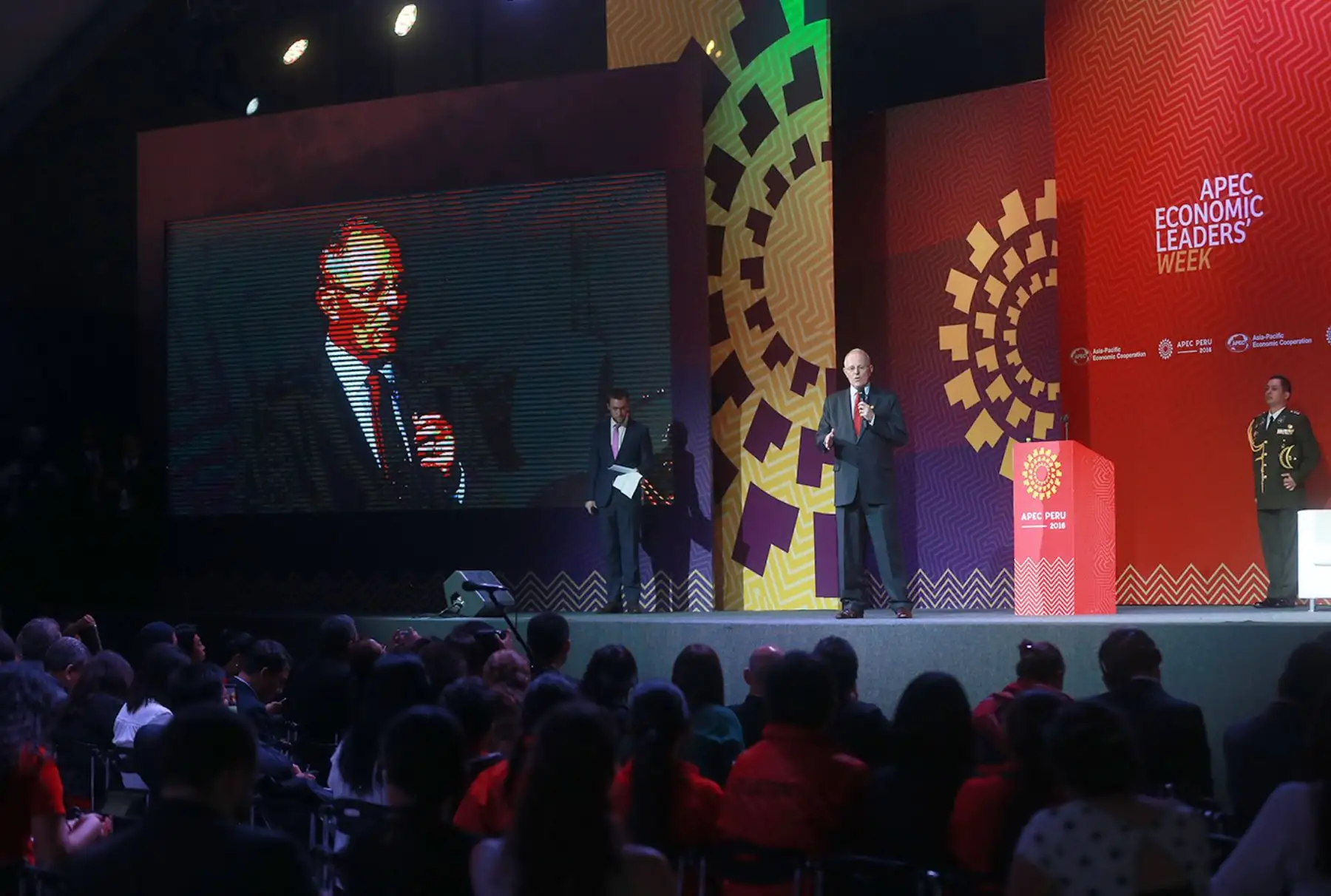 LIMA,PERU-NOVIEMBRE 20.  Presidente Pedro Pablo Kuczynski, presenta la 24º Declaración de Líderes APEC 2016, en el Centro de Convenciones de Lima. Foto: ANDINA/Jhony Laurente