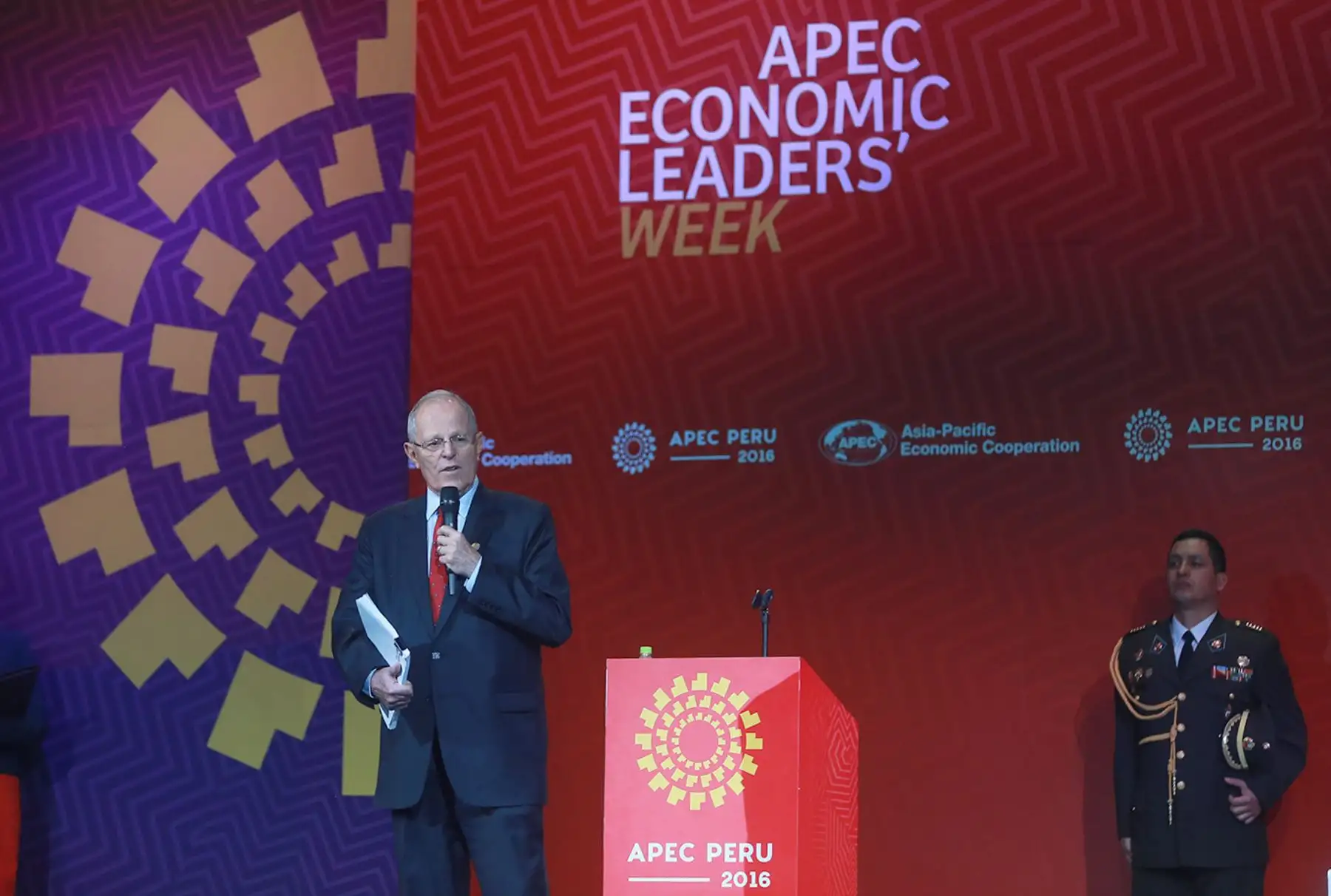 LIMA,PERU-NOVIEMBRE 20.  Presidente Pedro Pablo Kuczynski, presenta la 24º Declaración de Líderes APEC 2016, en el Centro de Convenciones de Lima. Foto: ANDINA/Jhony Laurente