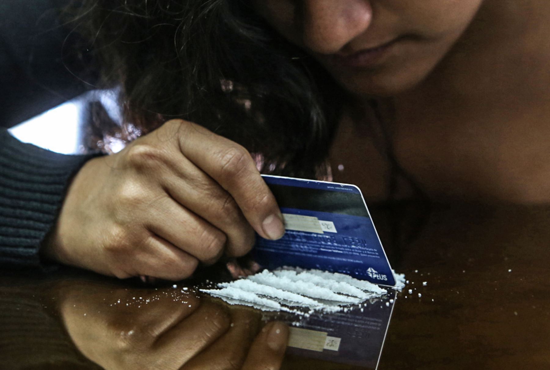 Factores biolÃ³gicos, sociales y culturales explican por quÃ© las mujeres "dependen" mÃ¡s rÃ¡pidamente de las drogas. Foto: ANDINA/Juan Carlos GuzmÃ¡n.