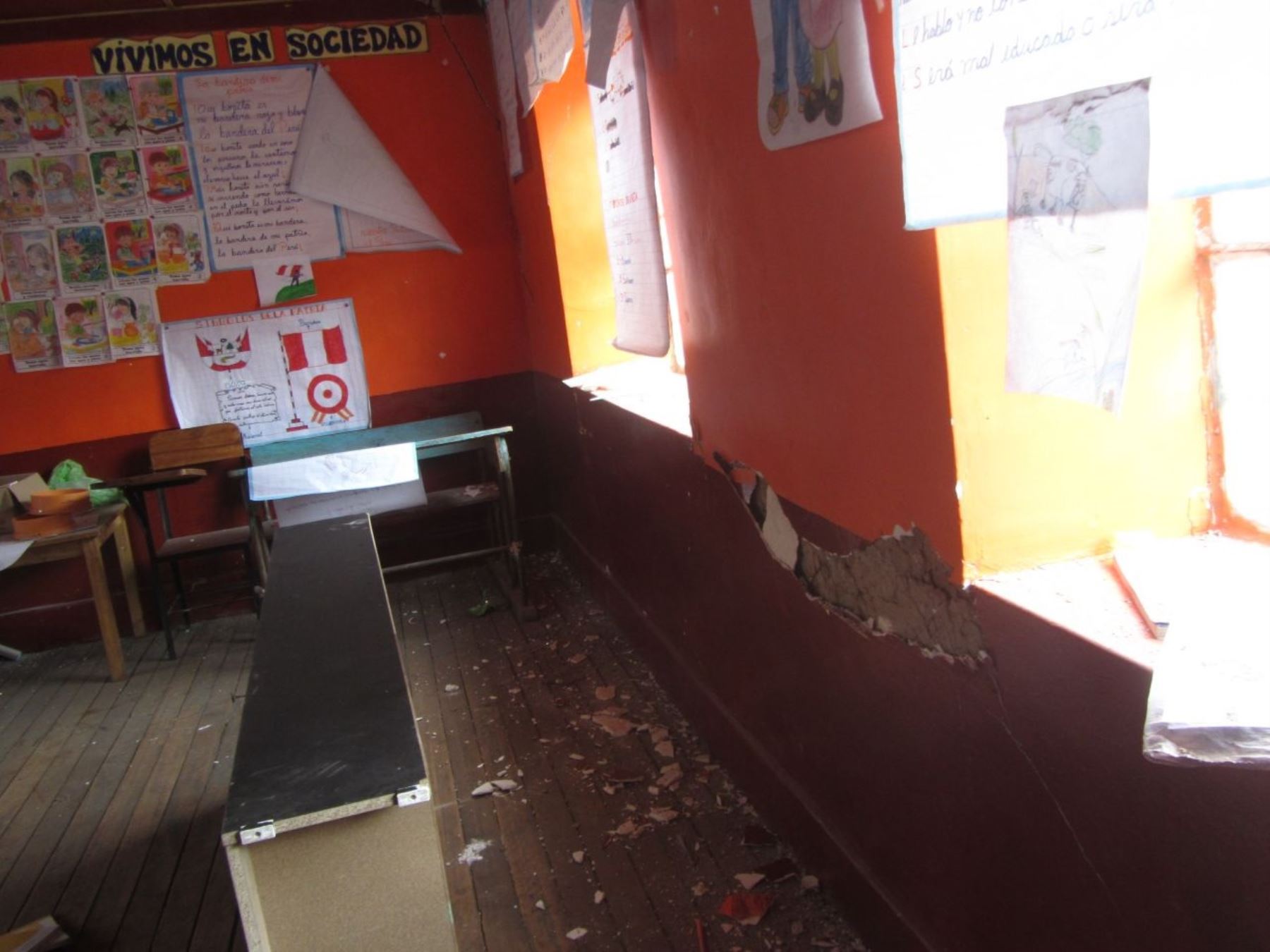 Minedu – Pronied inspeccionó ayer cuatro colegios de los centros poblados del distrito de Ocuviri, provincia de Lampa.