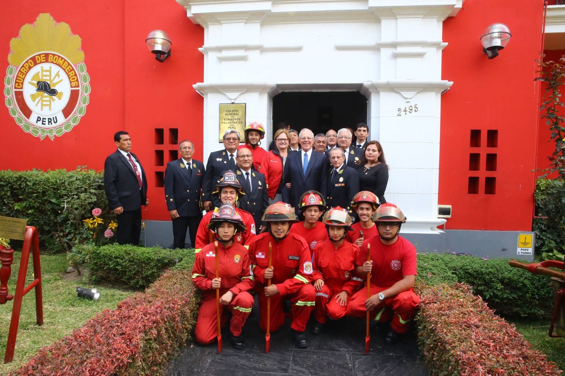 El presidente de la República, Pedro Pablo Kuczynski, participa hoy en la 156 aniversario de creación del Cuerpo General de Bomberos Voluntarios del Perú (CGBVP). Foto: ANDINA/ Prensa Presidencia