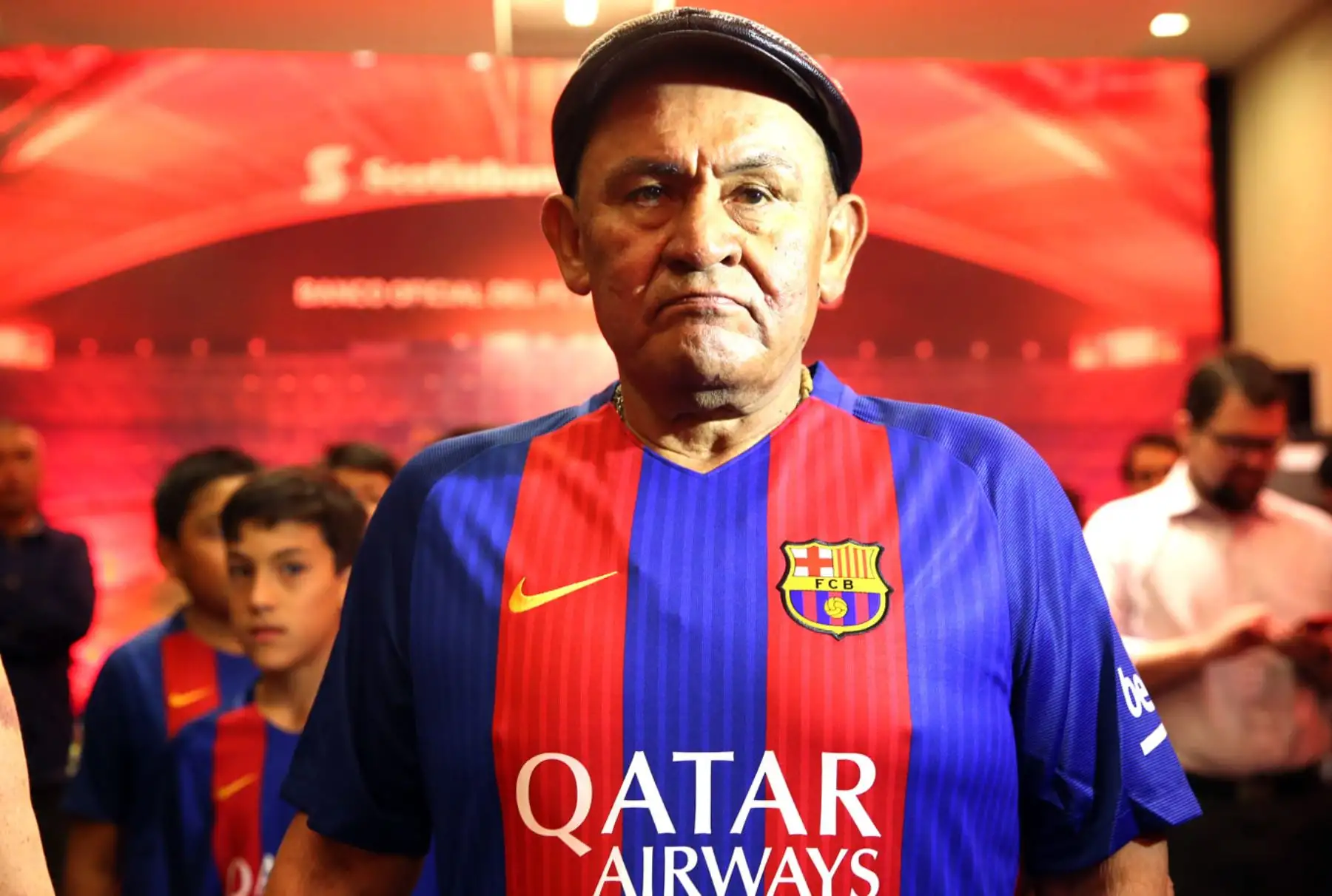 LIMA, PERÚ-DICIEMBRE 07. Scotiabank, patrocinador oficial  del Barcelona FC del recordado Hugo Sotil. Foto ANDINA/Dante Zegarra