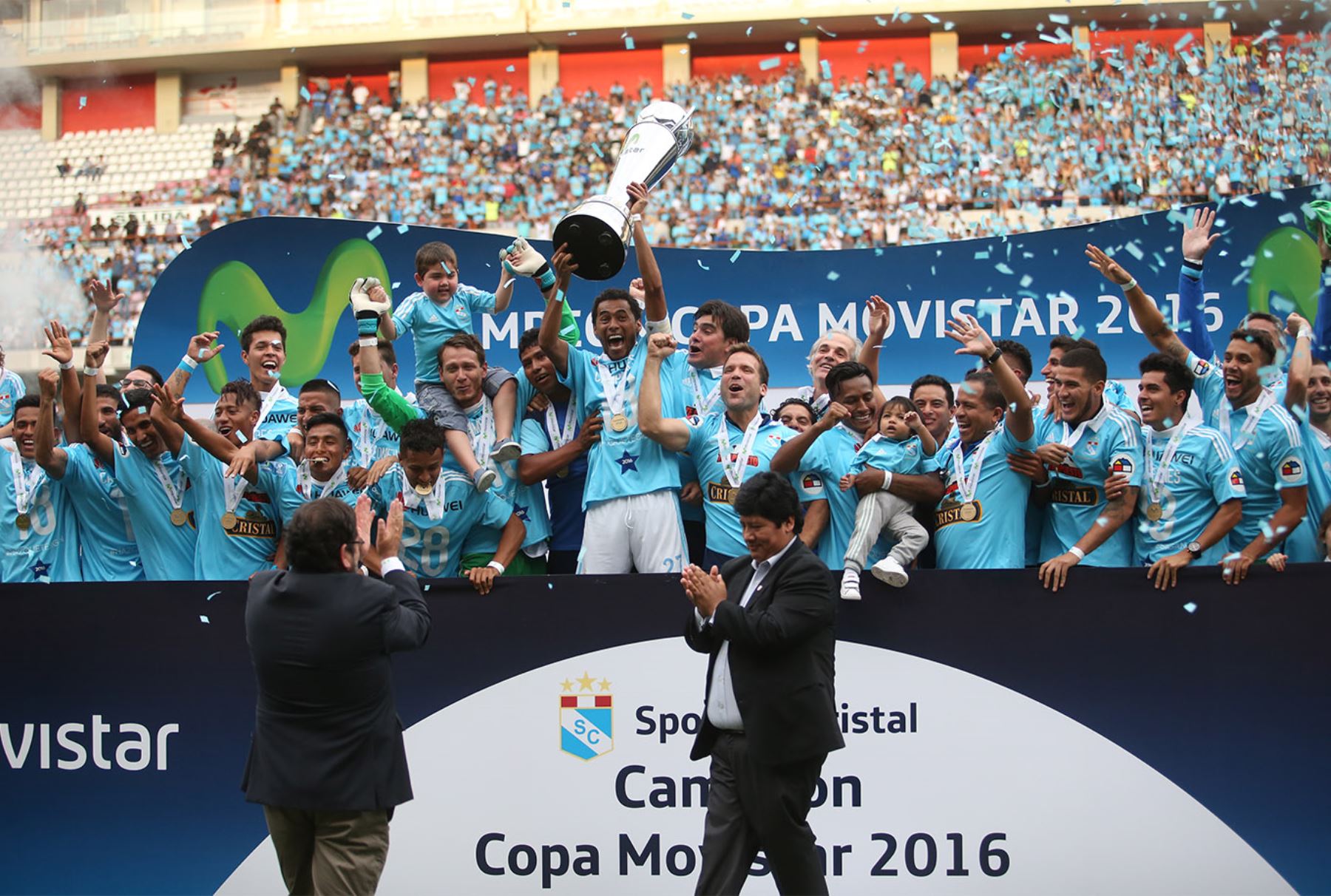 LIMA PERÚ, DICIEMBRE 18. Cristal se proclama Campeón Nacional 2016. Foto: ANDINA/Juan Carlos Guzmán