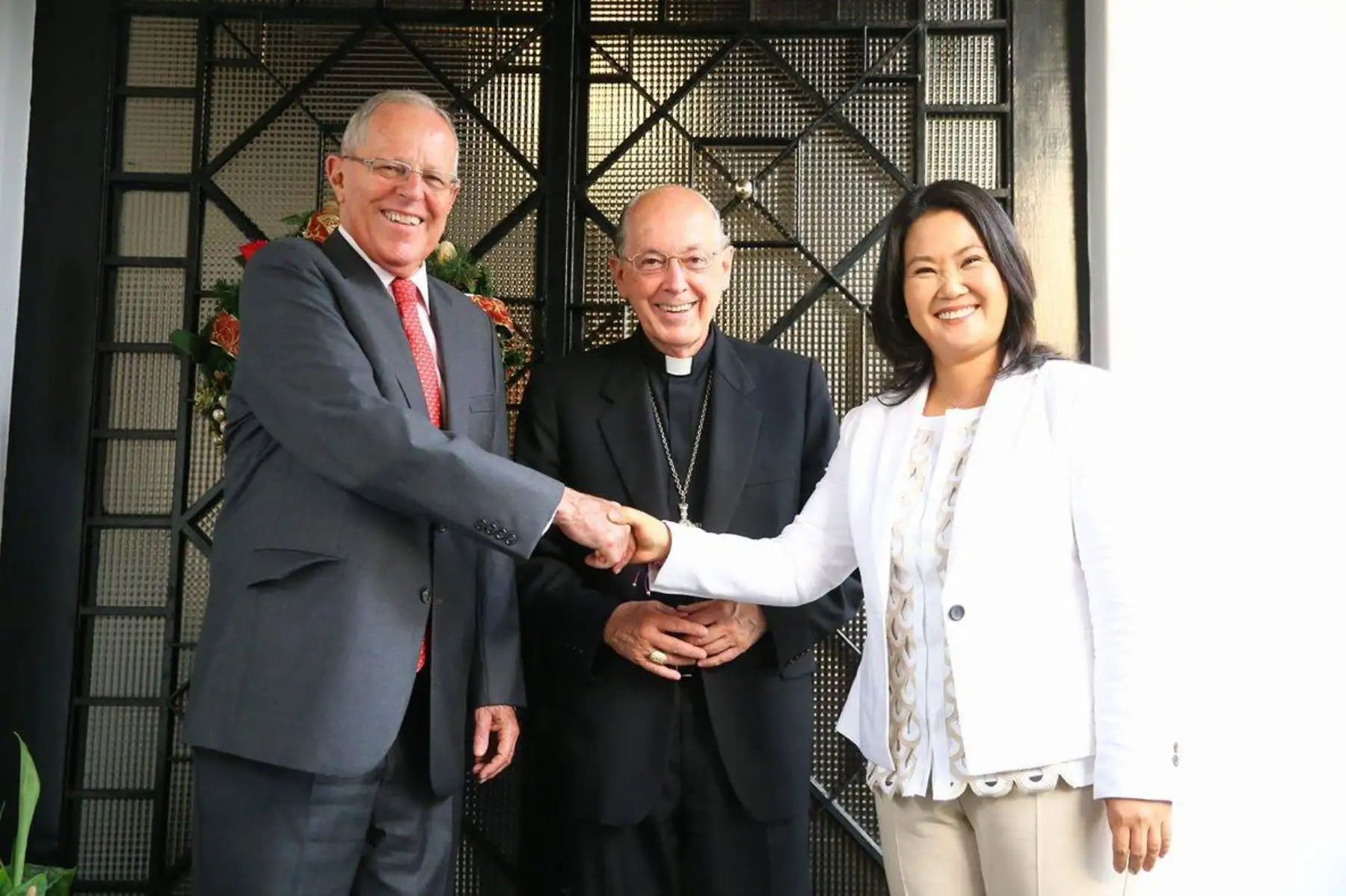 El presidente de la República, Pedro Pablo Kuczynski; y la lideresa de Fuerza Popular, Keiko Fujimori se reunieron en la vivienda del cardenal Juan Luis Cipriani. Foto: ANDINA/Prensa Presidencia