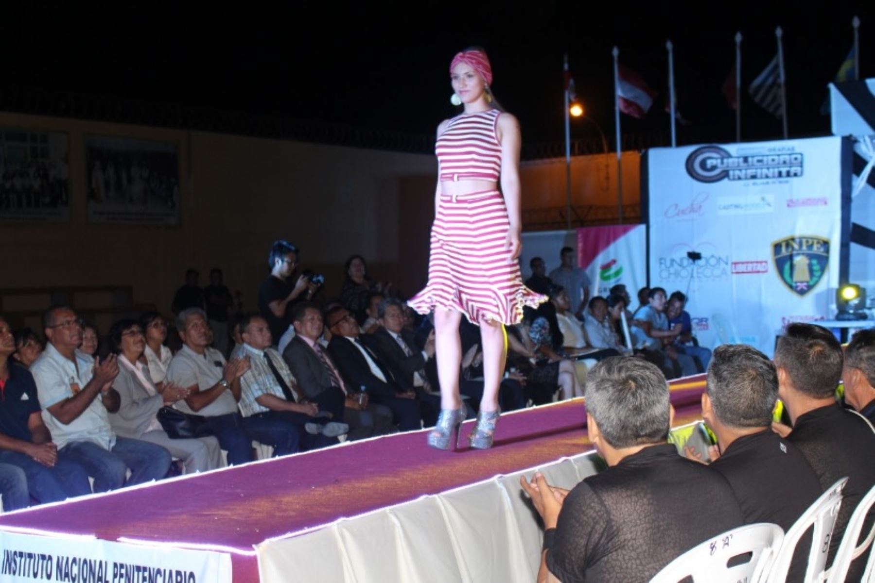 Internos del penal de Ica confeccionaron 60 atractivas prendas que fueron mostradas en un desfile de modas denominada “Libertad”, realizado en ese recinto.
