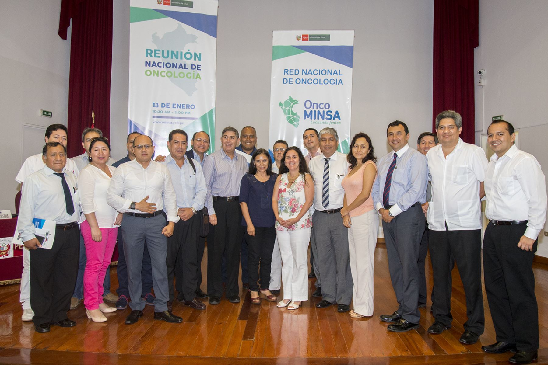 Ministra García se reunió con especialistas para conocer la situación de los servicios oncológicos del país. Foto: Difusión.