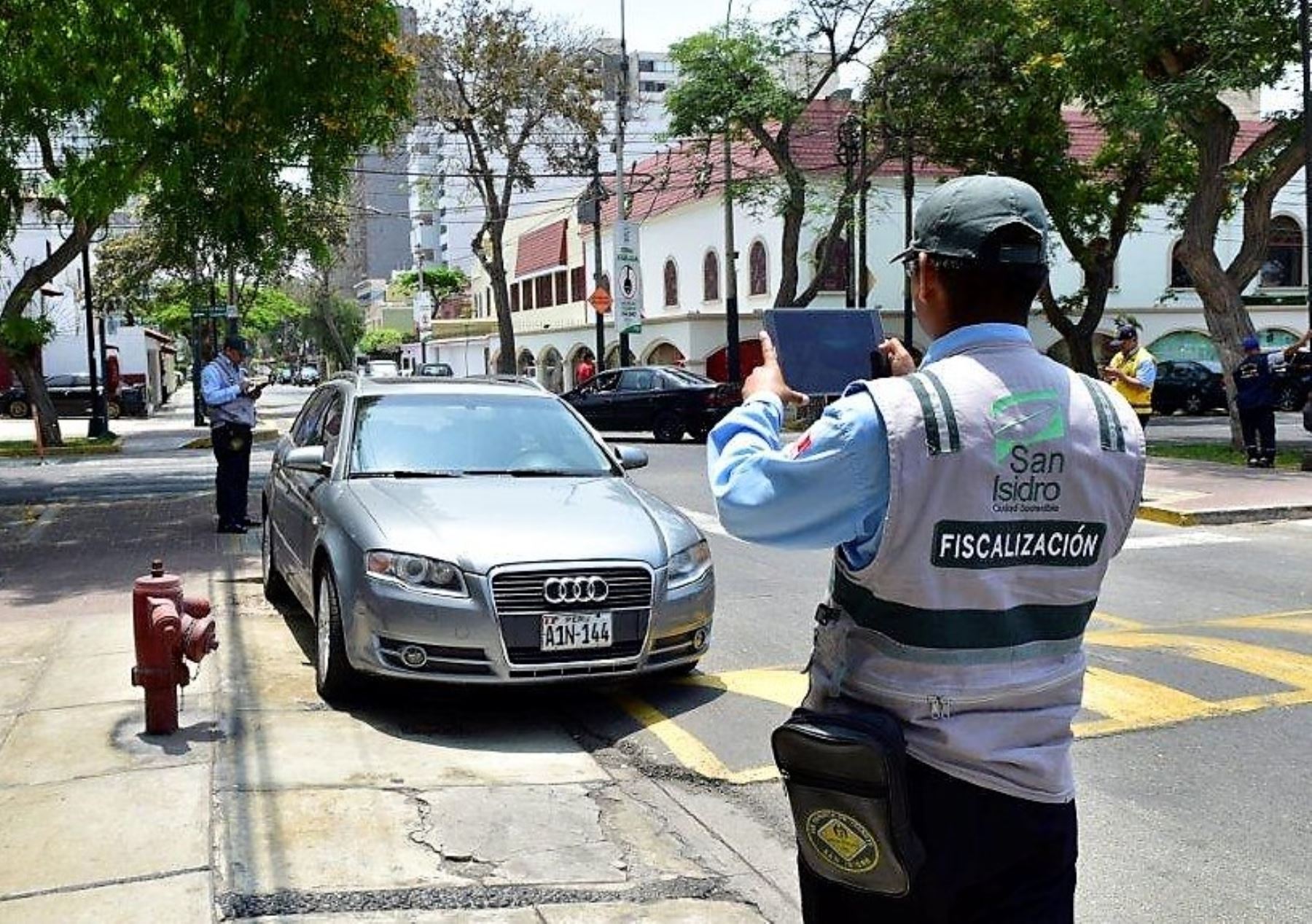 Más de 20,000 papeletas se aplicaron por mal estacionamiento en San Isidro en 2016. Foto: ANDINA/Difusión.
