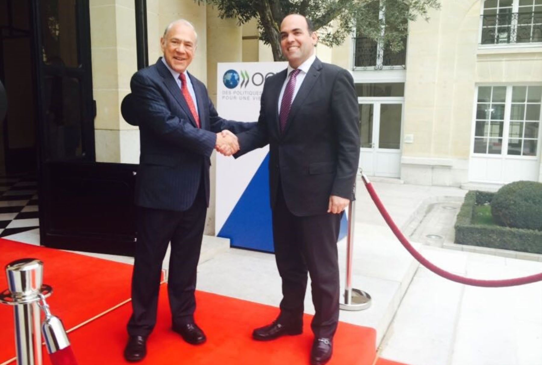 Presidente del Consejo de Ministros, Fernando Zavala, se reunió en París con representantes de la Organización para la Cooperación y Desarrollo Económicos (OCDE). ANDINA/Difusión