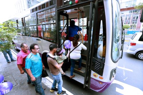 ATU recomienda a feligreses acudir a la procesión del Señor de los Milagros en medios de transporte público. Foto: ANDINA/Norman Córdova