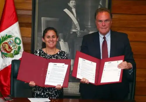 Convenio de Cooperación Interinstitucional firmado entre la ministra de Salud, Patricia García, y el director ejecutivo del Capítulo Perú del Plan Binacional de Desarrollo de la Región Fronteriza Perú-Ecuador, Harold Forsyth. Acuerdo permitirá mejorar las acciones de prevención del cáncer de cuello uterino en la provincia de Zarumilla, región  Tumbes.