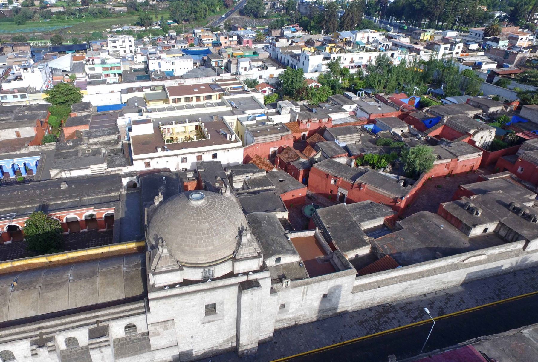 Vista aérea del monasterio de Santa Catalina, en la ciudad de Arequipa. ANDINA