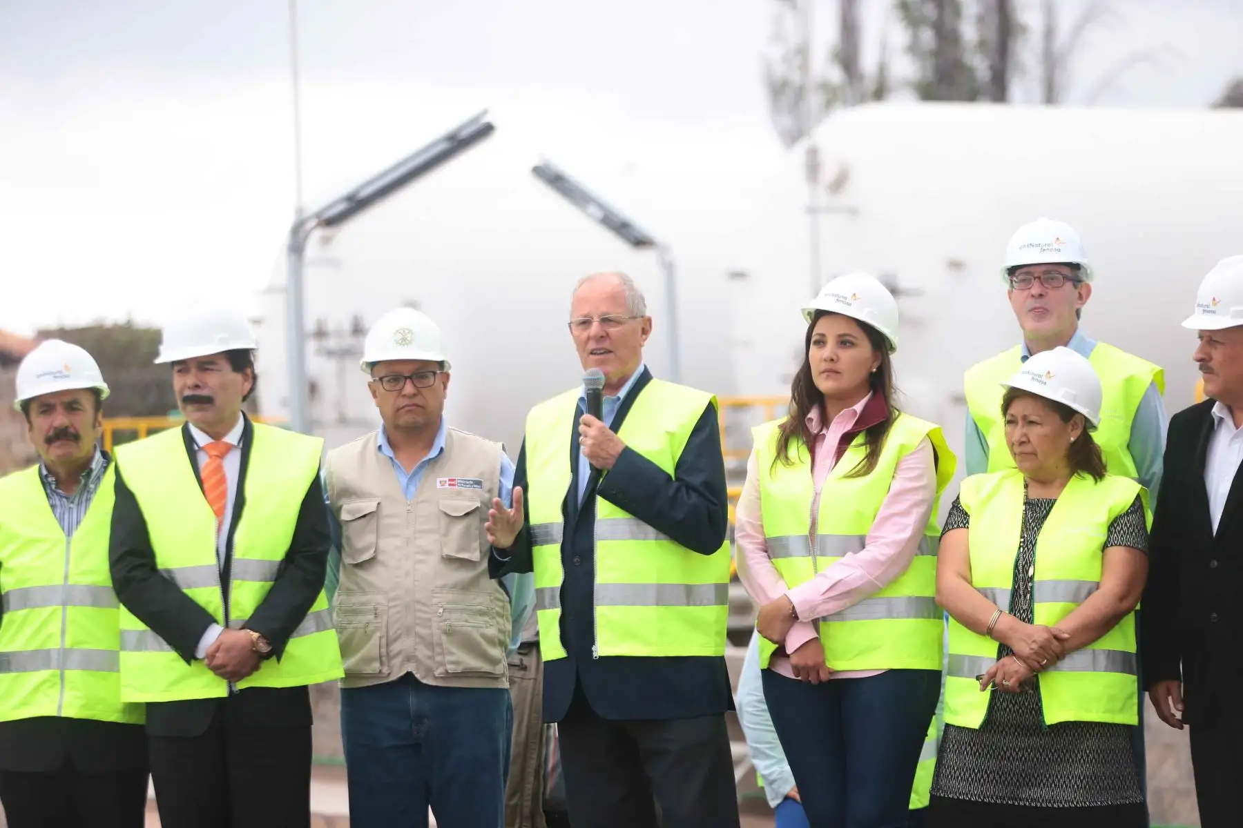 AREQUIPA, PERÚ - ENERO 26. Jefe de estado Pedro Pablo Kuczynski supervisa obras en la planta de gas natural de la empresa Fenosa, que viene efectuando los trabajos para la masificación del gas natural en las regiones del sur del país.