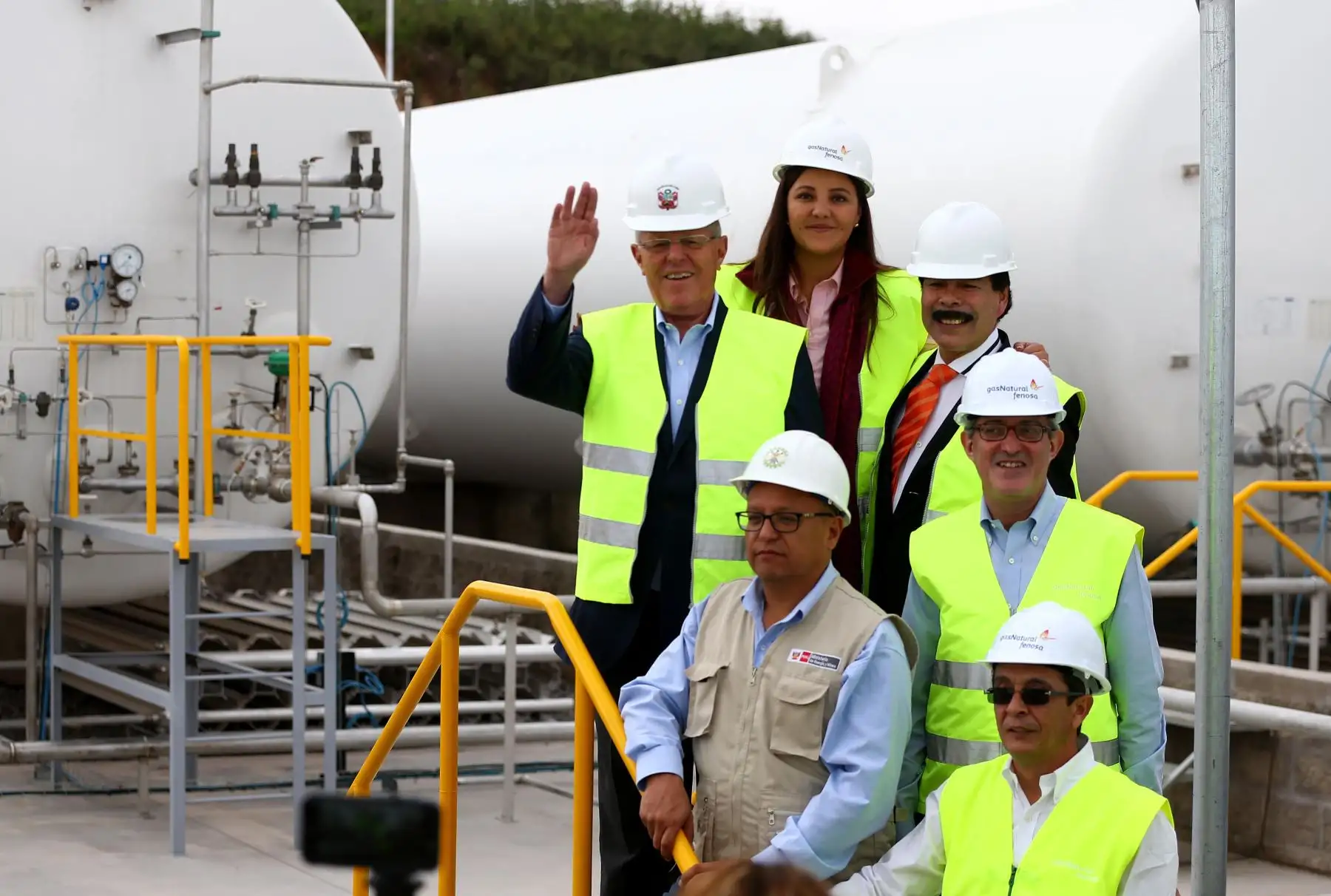AREQUIPA, PERÚ - ENERO 26. Jefe de estado Pedro Pablo Kuczynski supervisa obras en la planta de gas natural de la empresa Fenosa, que viene efectuando los trabajos para la masificación del gas natural en las regiones del sur del país.
Foto: ANDINA/Prensa Presidencia