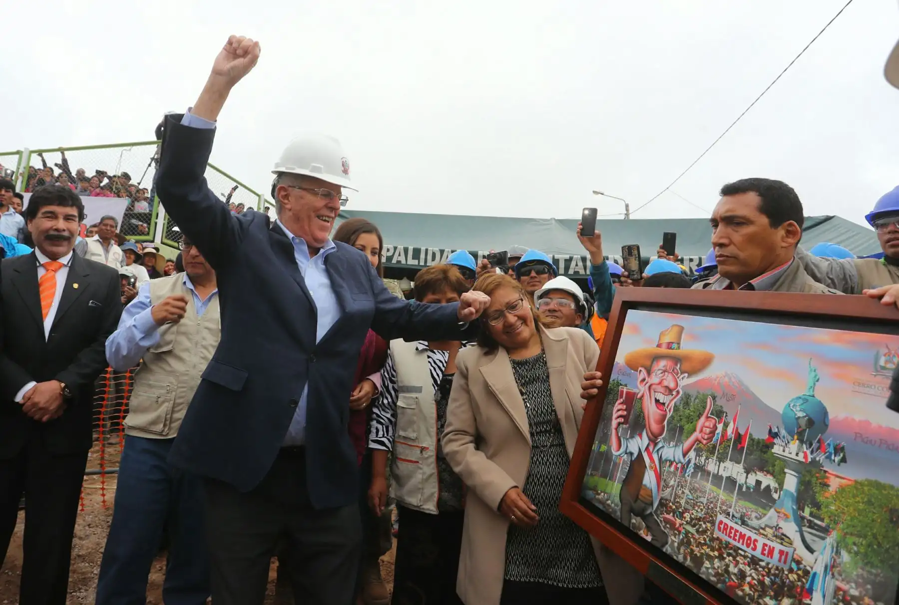AREQUIPA, PERÚ - ENERO 26.Mandatario supervisa el avance de la ejecución de la tercera etapa del proyecto que dotará de agua potable y alcantarillado al distrito de Yura, que beneficiará a más de 18 mil pobladores de la III etapa de la zona denominada "Ciudad de Dios", quienes esperaron 30 años para contar con dichos servicios.. Foto: ANDINA/Prensa Presidencia