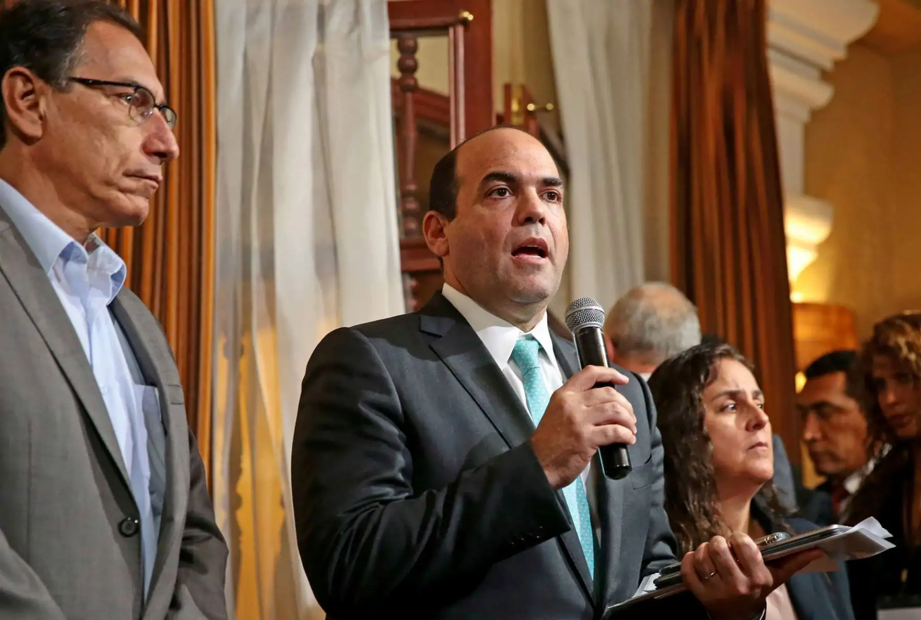 AREQUIPA-PERU ENERO 27.  Ministro Fernando Zavala, anuncia , en conferencia de prensa declaratoria de emergencia por los desastres naturales en el país .Foto: ANDINA/Carlos Lezama