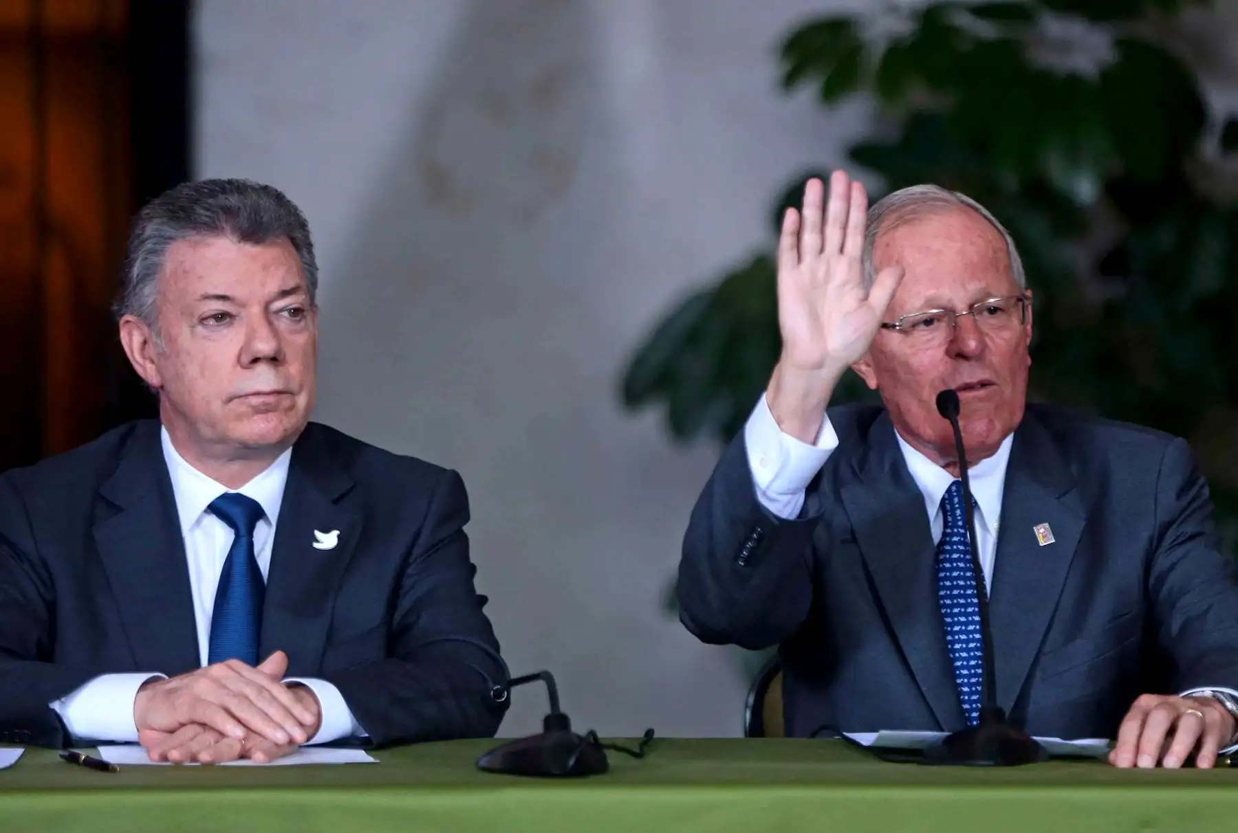 AREQUIPA-PERU ENERO 27. Los presidentes de  Perú, Pedro Pablo Kuczynski,  y de Colombia , Juan Manuel Santos suscribieron la Declaración Presidencial en el marco del III Gabinete Binacional.
Foto: ANDINA/Carlos Lezama