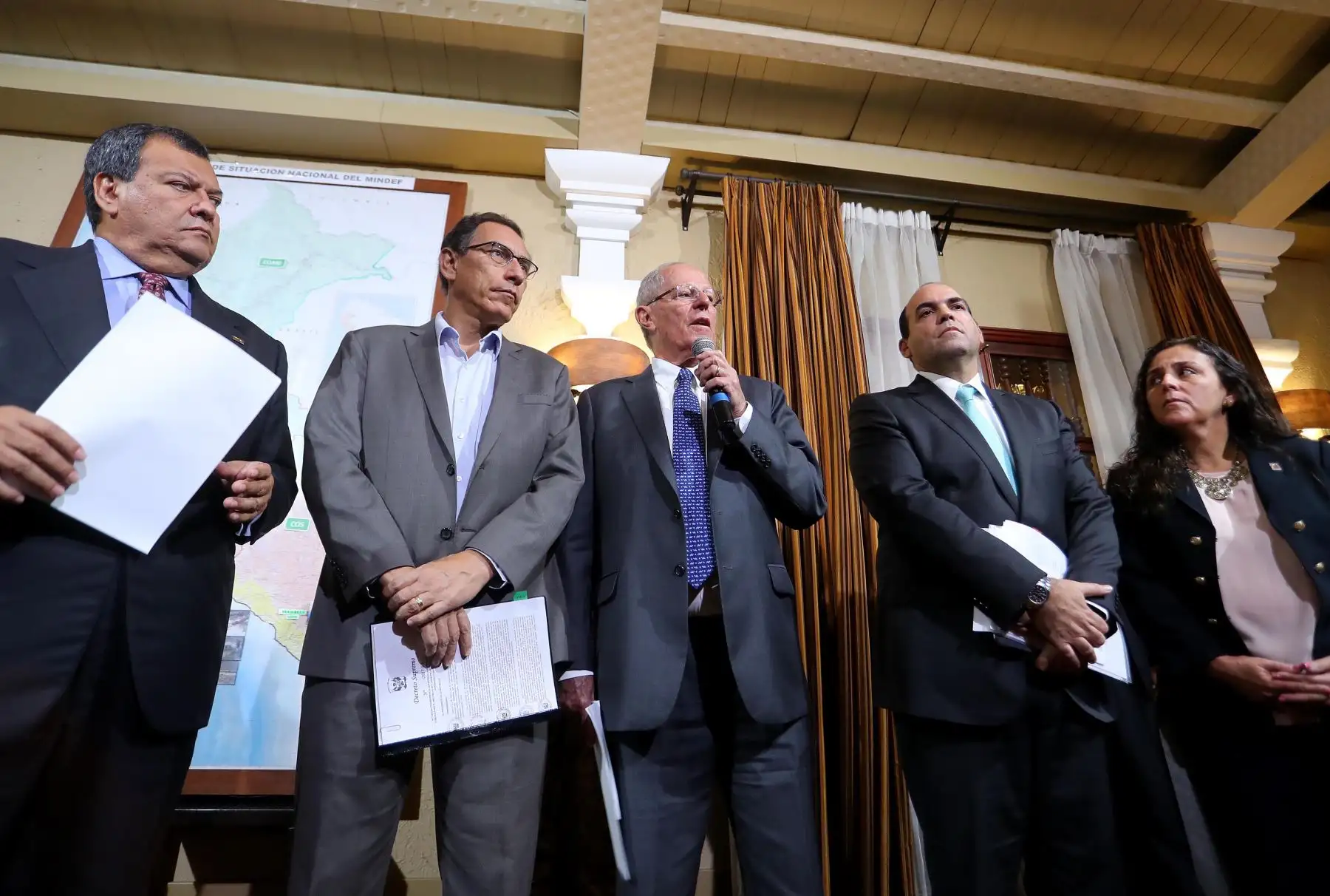 LIMA,PERU-ENERO 27.  Presidente Pedro Pablo Kuczynski en Pronunciamiento sobre emergencia y acciones que se vienen adoptando ante la caída de huaicos a nivel nacional . Foto: ANDINA/Jhony Laurente