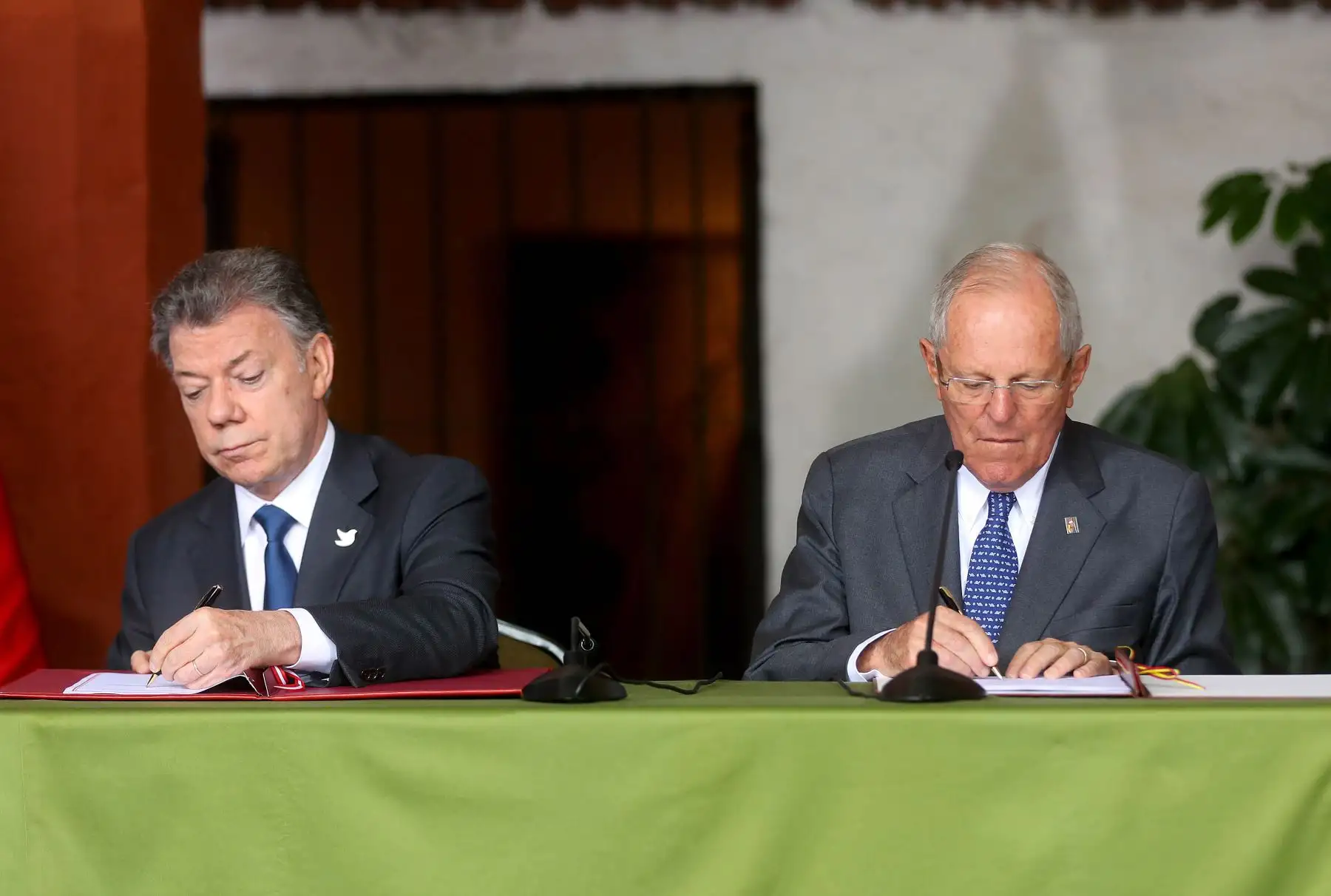 AREQUIPA-PERU ENERO 27. Suscripción de acuerdos y adopción de la Declaración Conjunta de la III Reunión del Gabinete Binacional Perú-Colombia. Foto: ANDINA/Prensa Presidencia