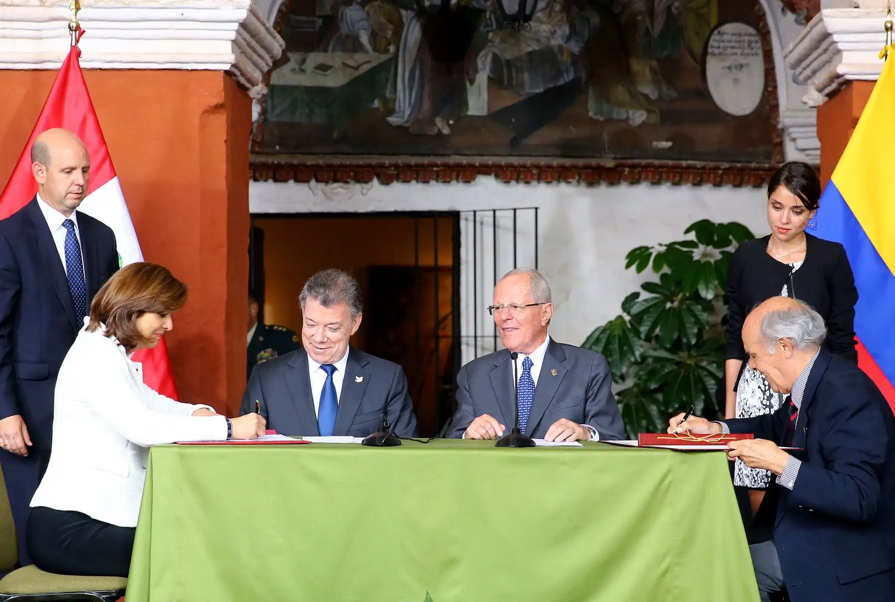 AREQUIPA-PERU ENERO 27. Suscripción de acuerdos y adopción de la Declaración Conjunta de la III Reunión del Gabinete Binacional Perú-Colombia. Foto: ANDINA/Prensa Presidencia