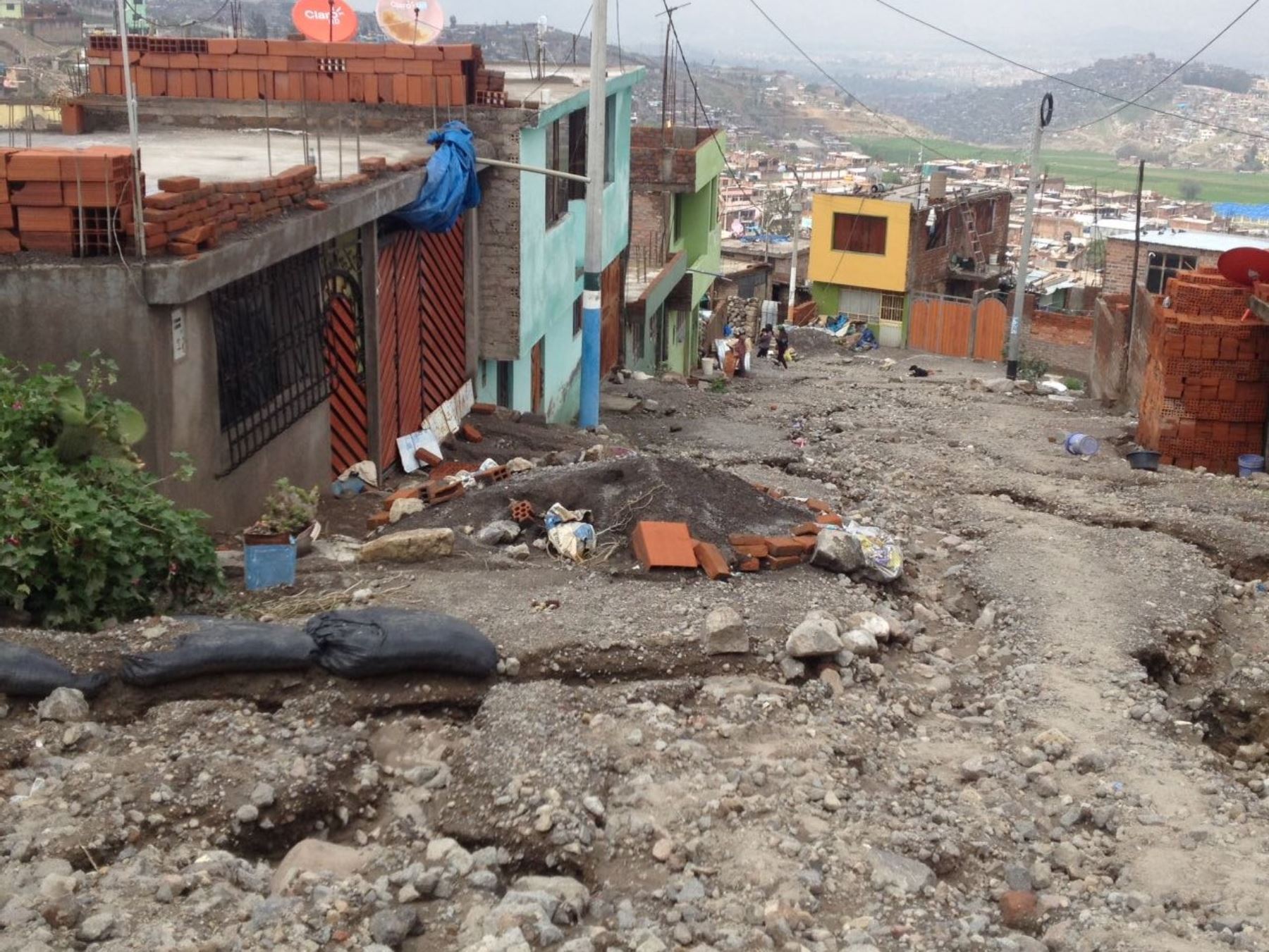 Lluvias y huaicos causaron severos daños en viviendas de Arequipa. ANDINA