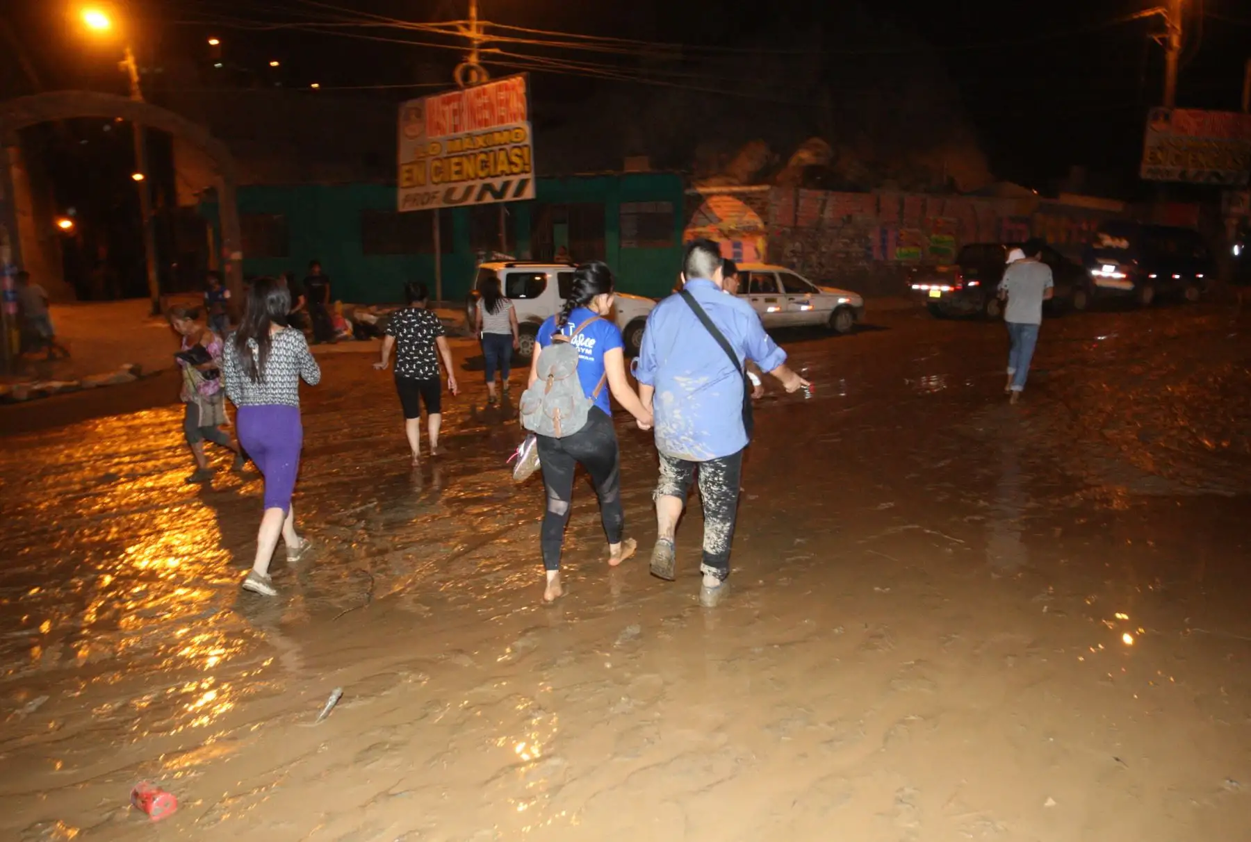 LIMA,PERÚ-ENERO 31.El caudal del río Huaycoloro se desbordó esta tarde y afectó las principales vías del distrito limeño de San Juan de Lurigancho.Foto: ANDINA/Jhony Laurente