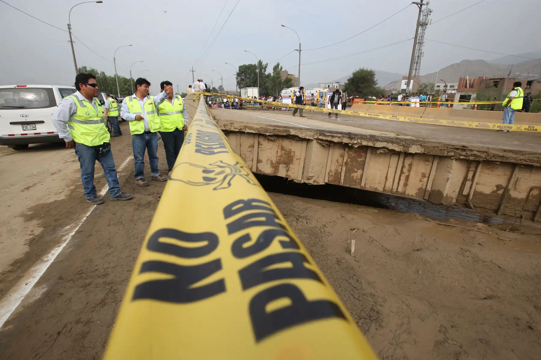 LIMA,PERÚ-FEBRERO 01.Ministro de Transportes, Martín Vizcarra, supervisa puente Huaycoloro colapsado.Foto: ANDINA/archivo.
